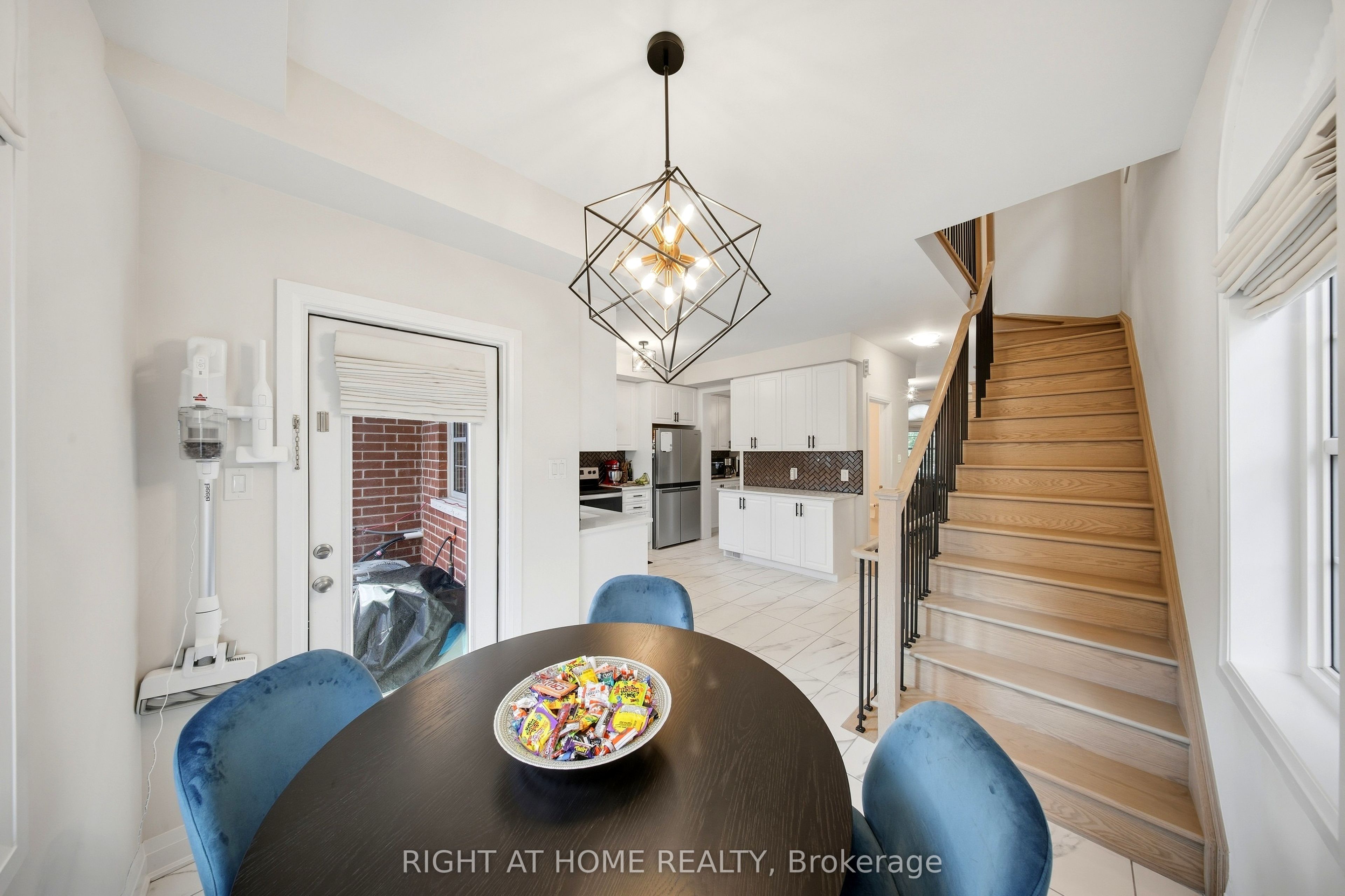 9809 Keele Street Property Photo 26