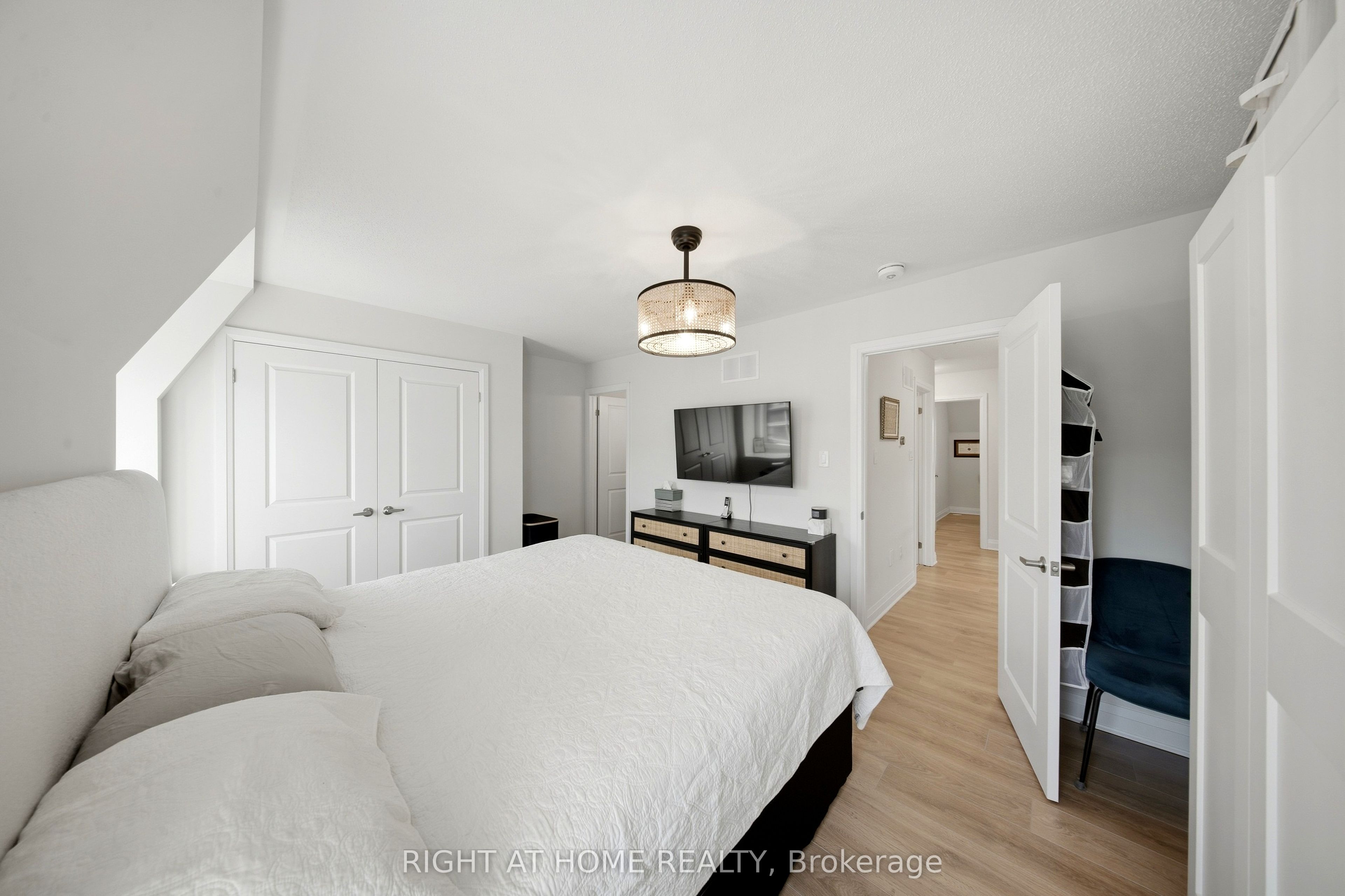 9809 Keele Street Property Photo 30