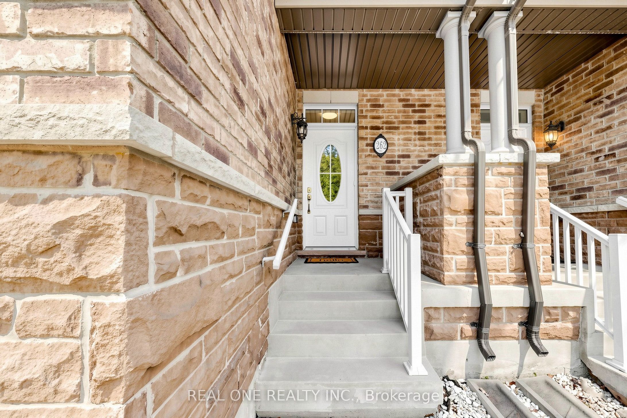 262 Cornell Centre Boulevard Property Photo 2