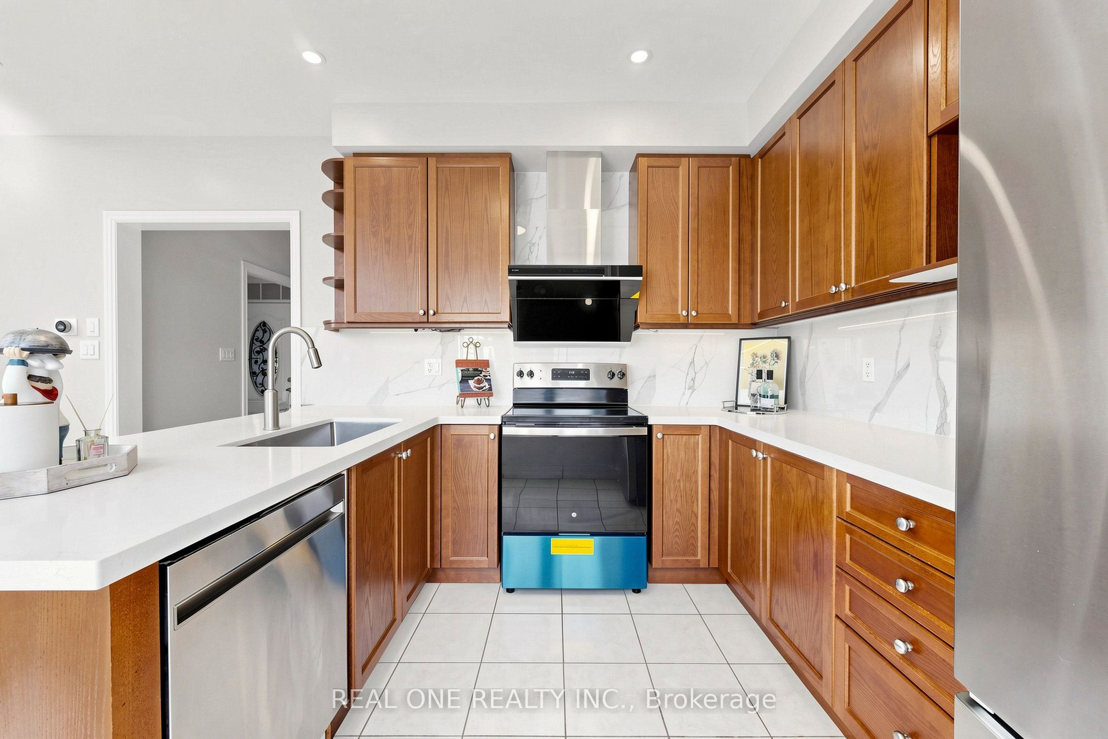 262 Cornell Centre Boulevard Property Photo 9