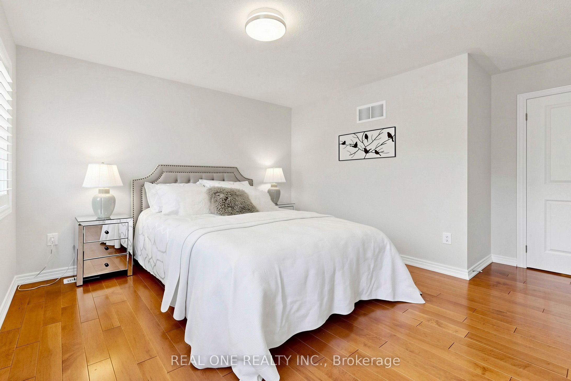 262 Cornell Centre Boulevard Property Photo 20