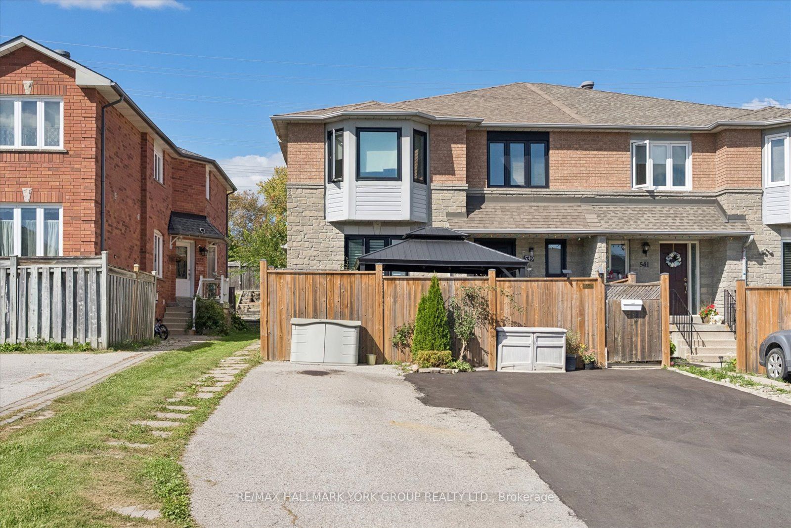 537 Walpole Crescent Property Photo 1