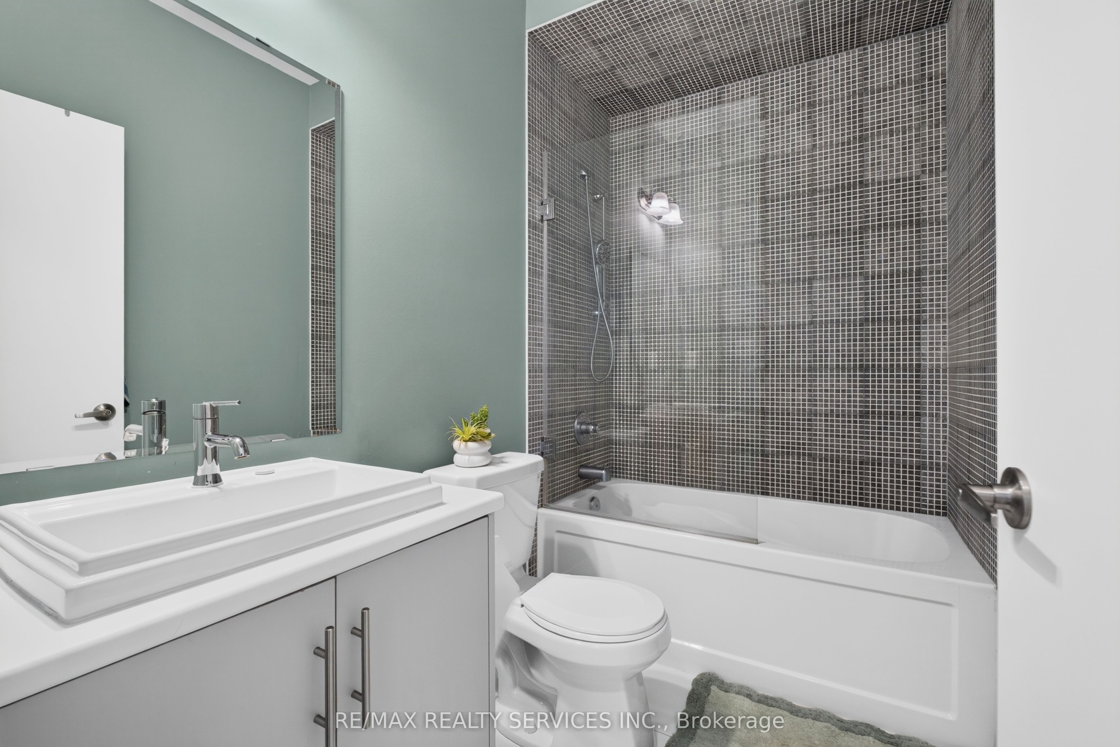 3878 Major Mackenzie Drive Property Photo 39