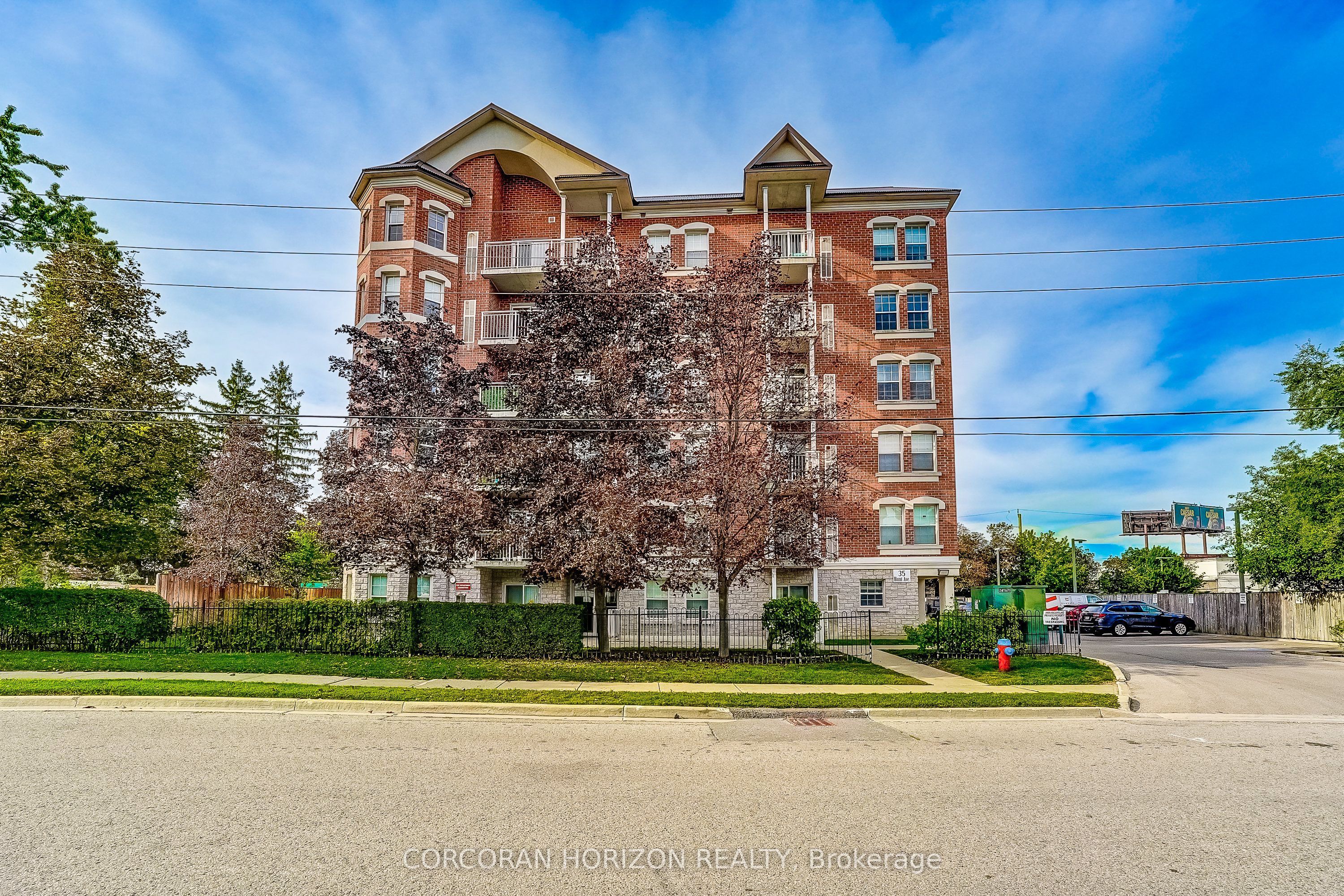 35 Hunt Avenue PH3