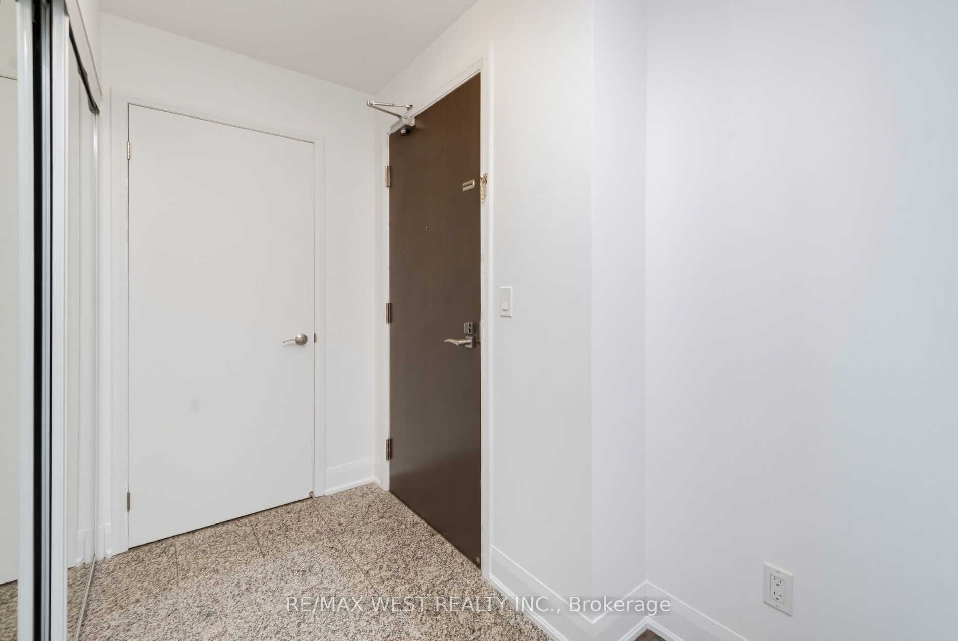 2900 Highway 7 605 Property Photo 8