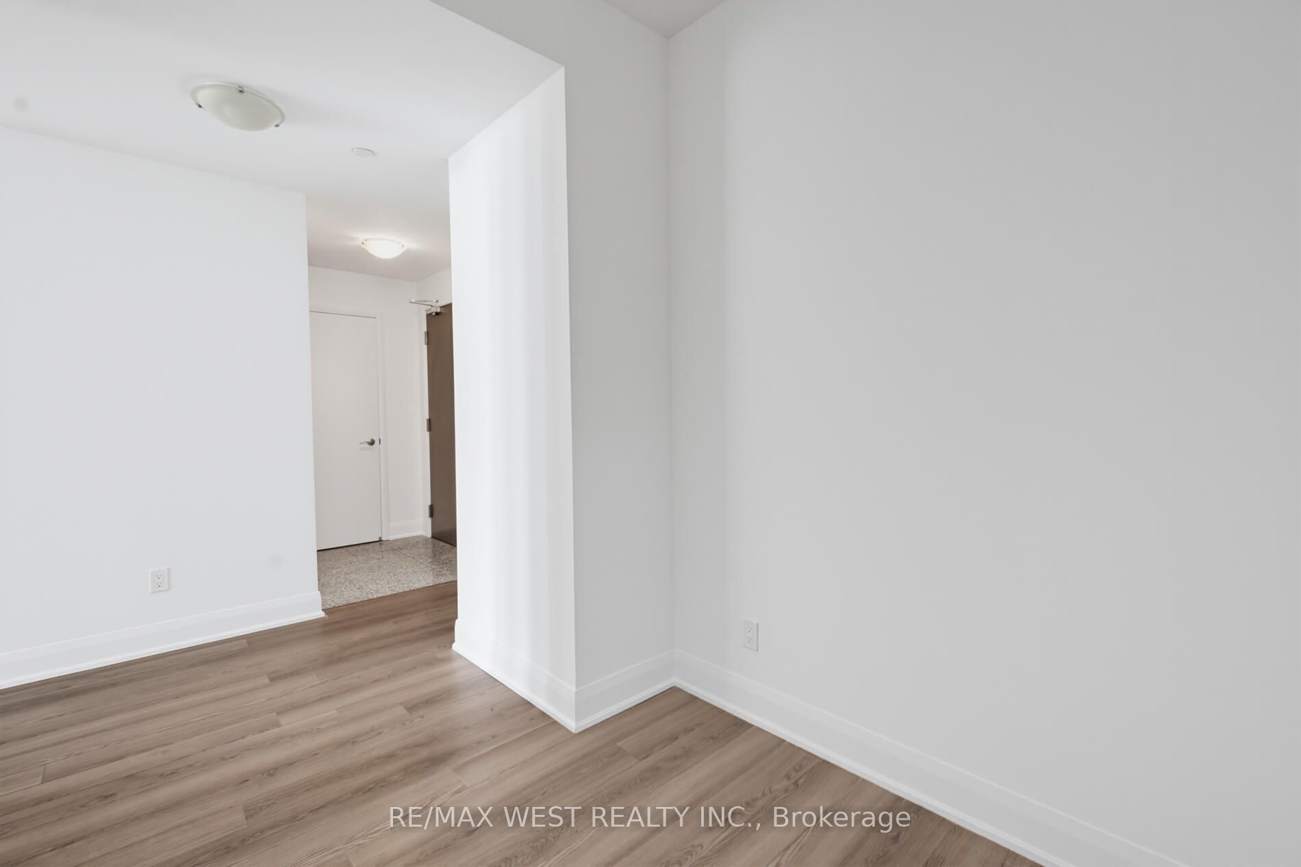 2900 Highway 7 605 Property Photo 11