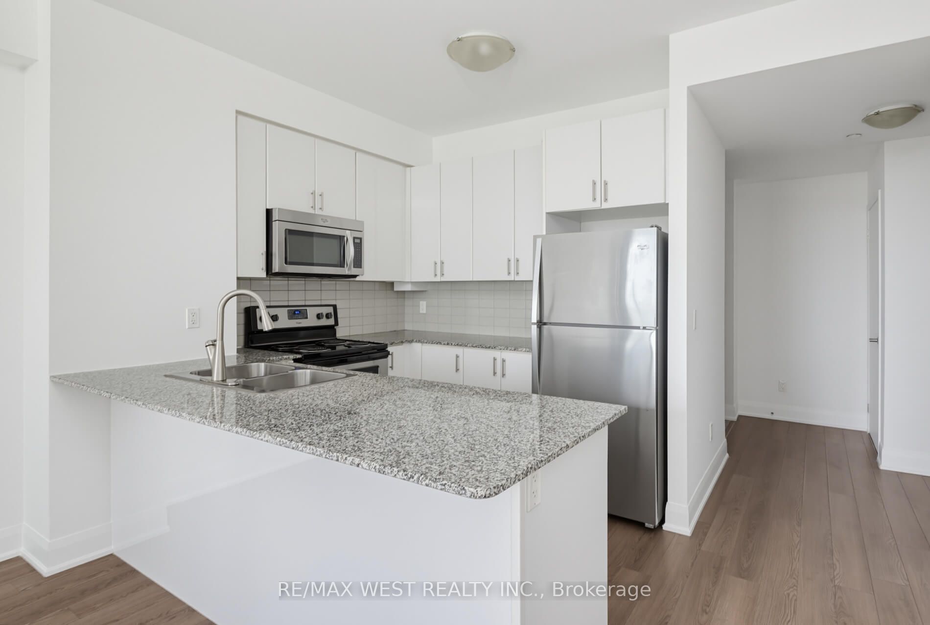 2900 Highway 7 605 Property Photo 14