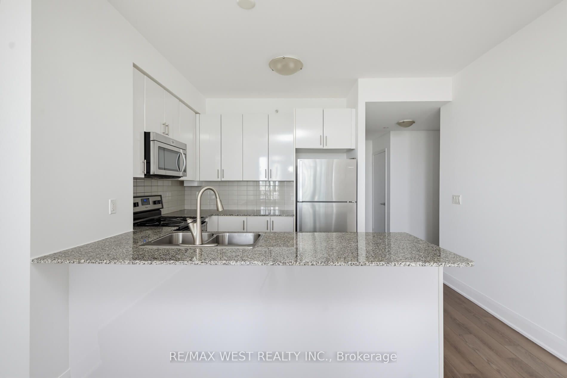 2900 Highway 7 605 Property Photo 15