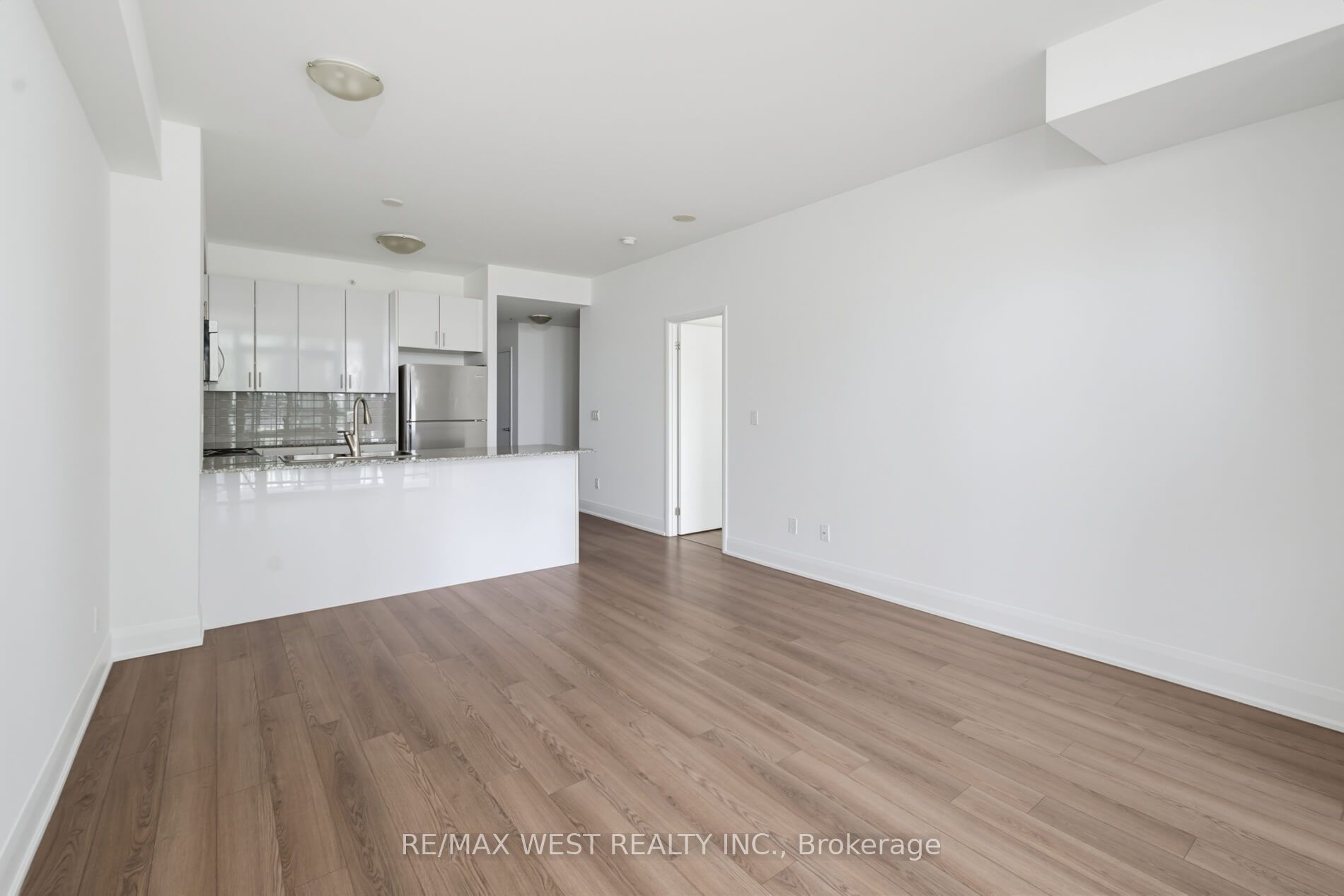 2900 Highway 7 605 Property Photo 18