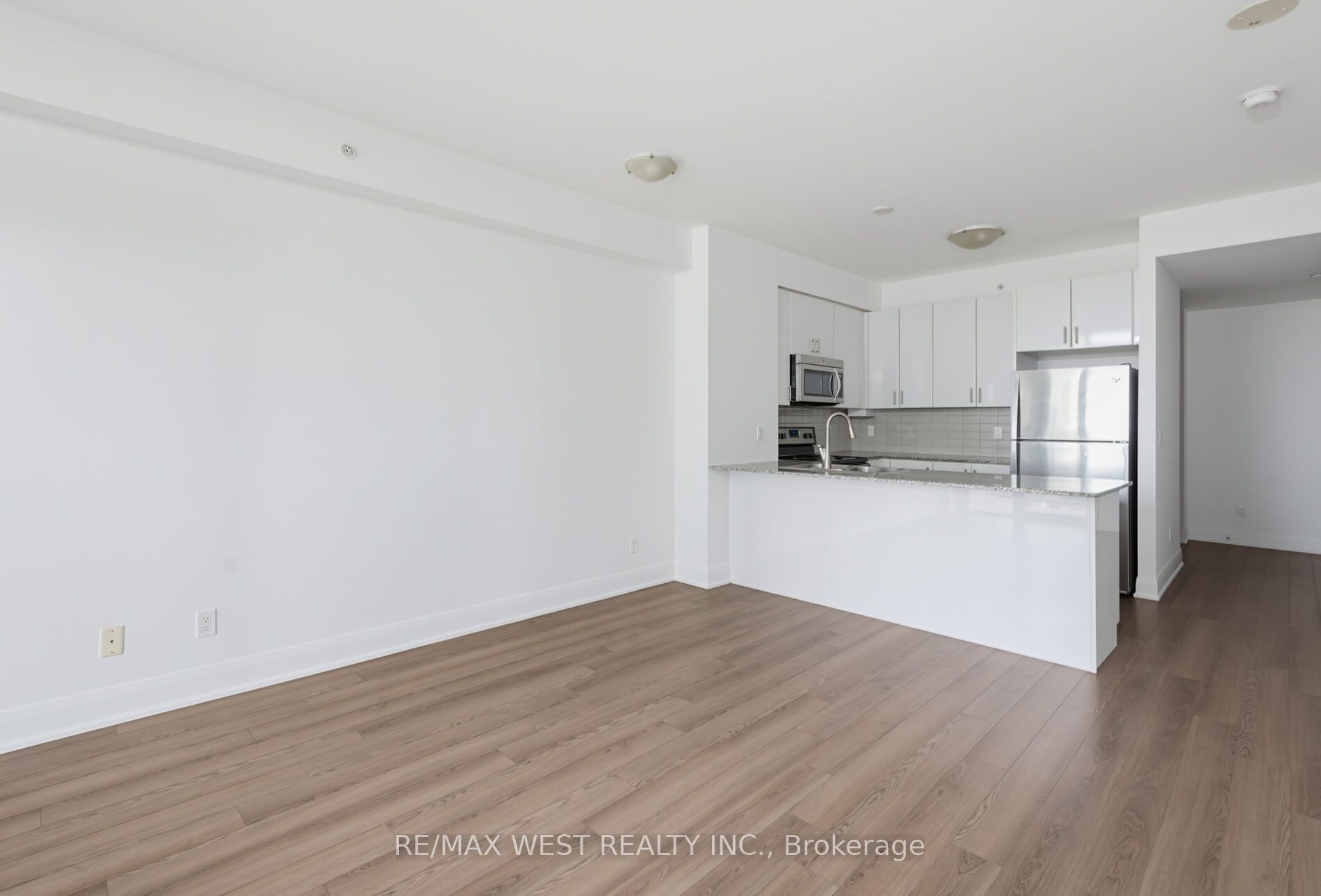 2900 Highway 7 605 Property Photo 19