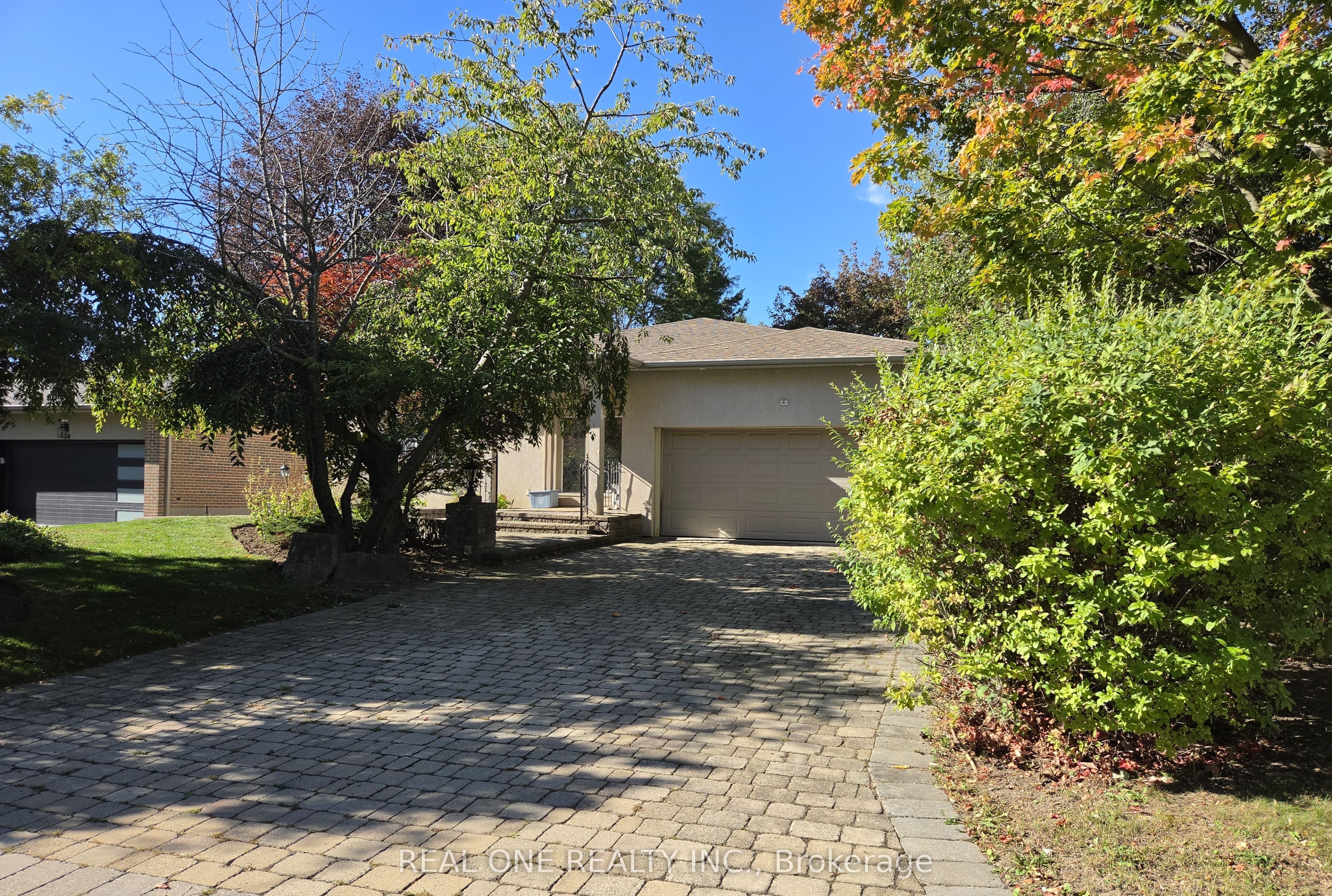 36 Wildrose Crescent E Property Photo 1