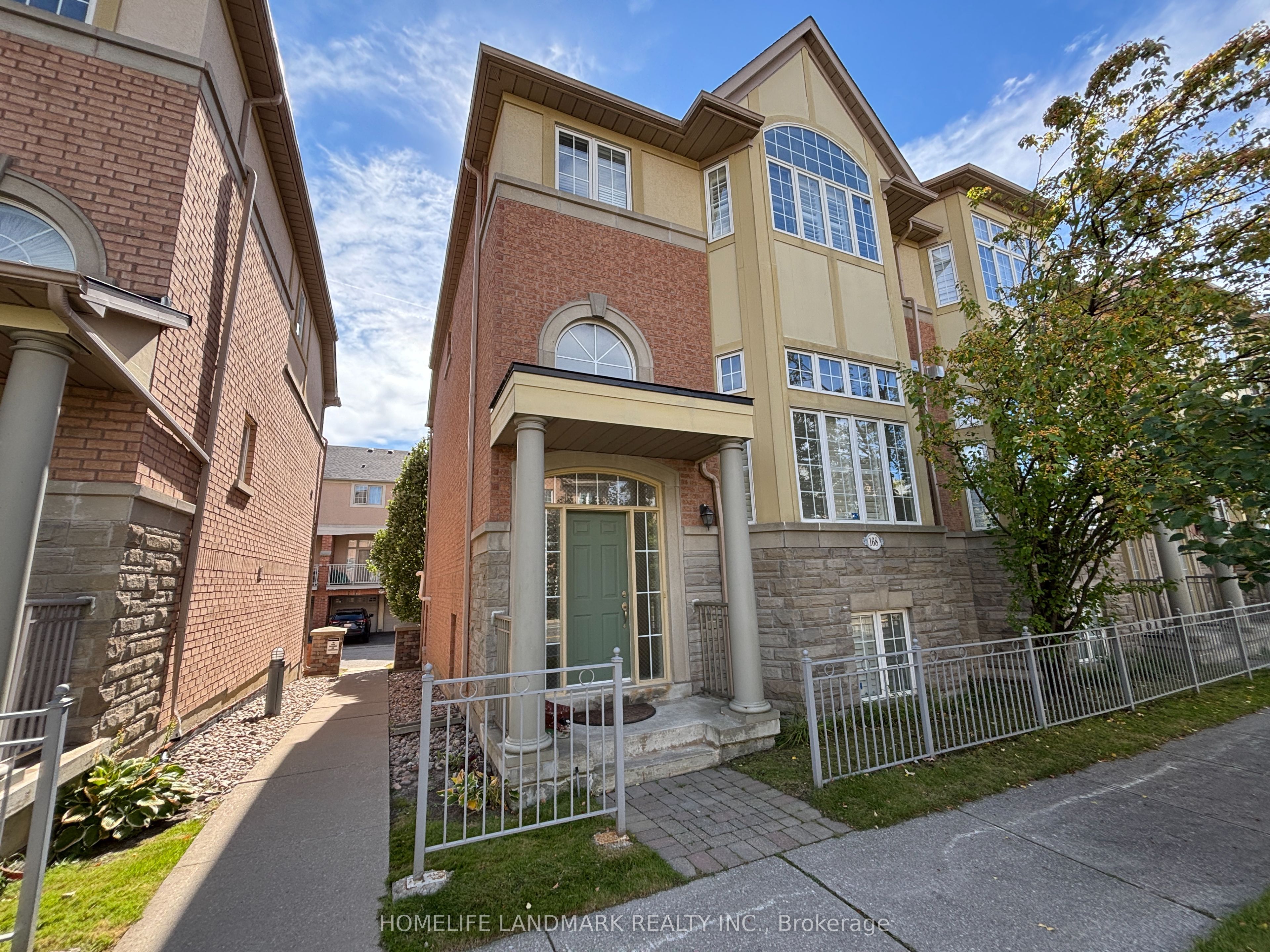 168 Legends Way Property Photo 2
