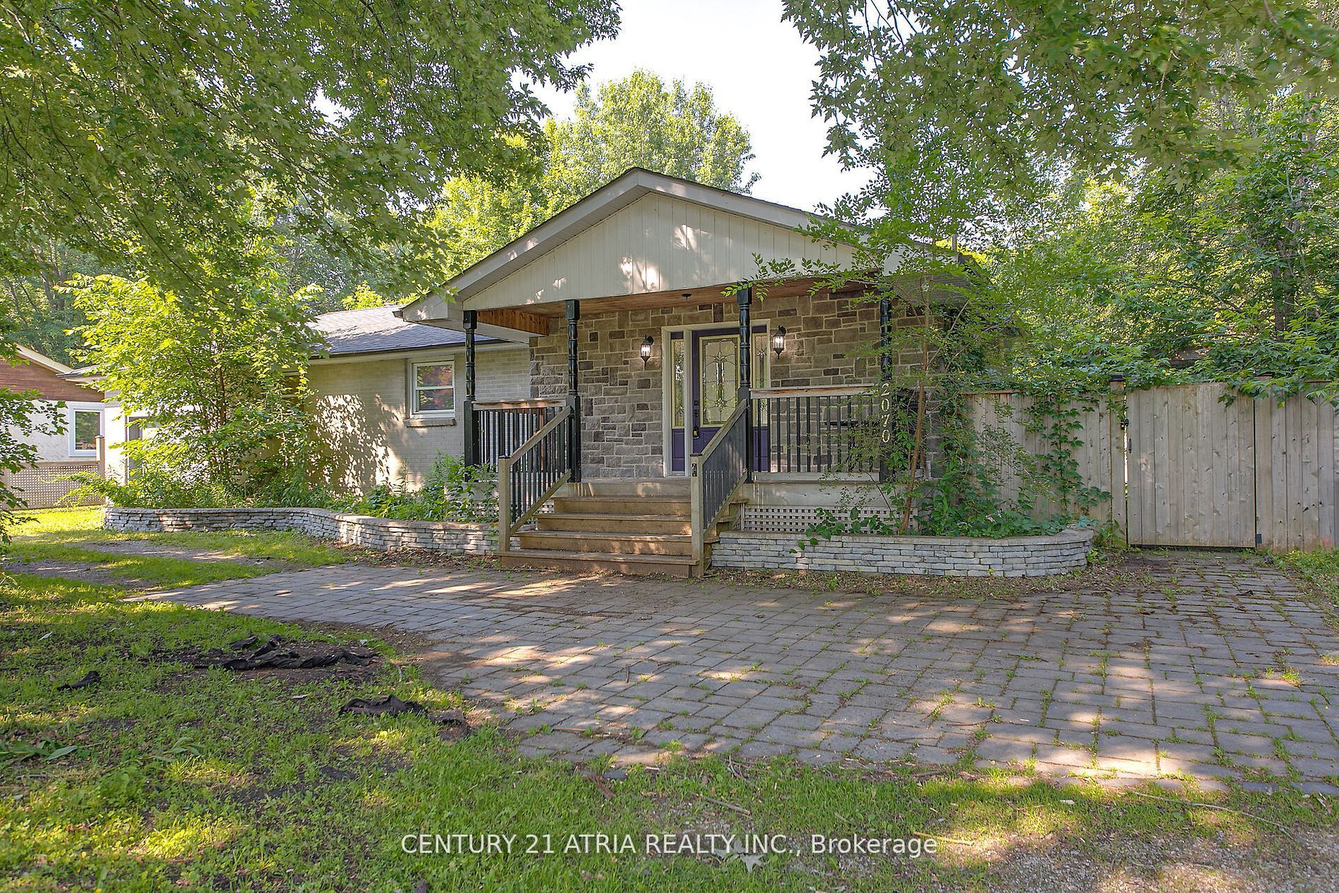 2070 St. Paul Road Property Photo 1