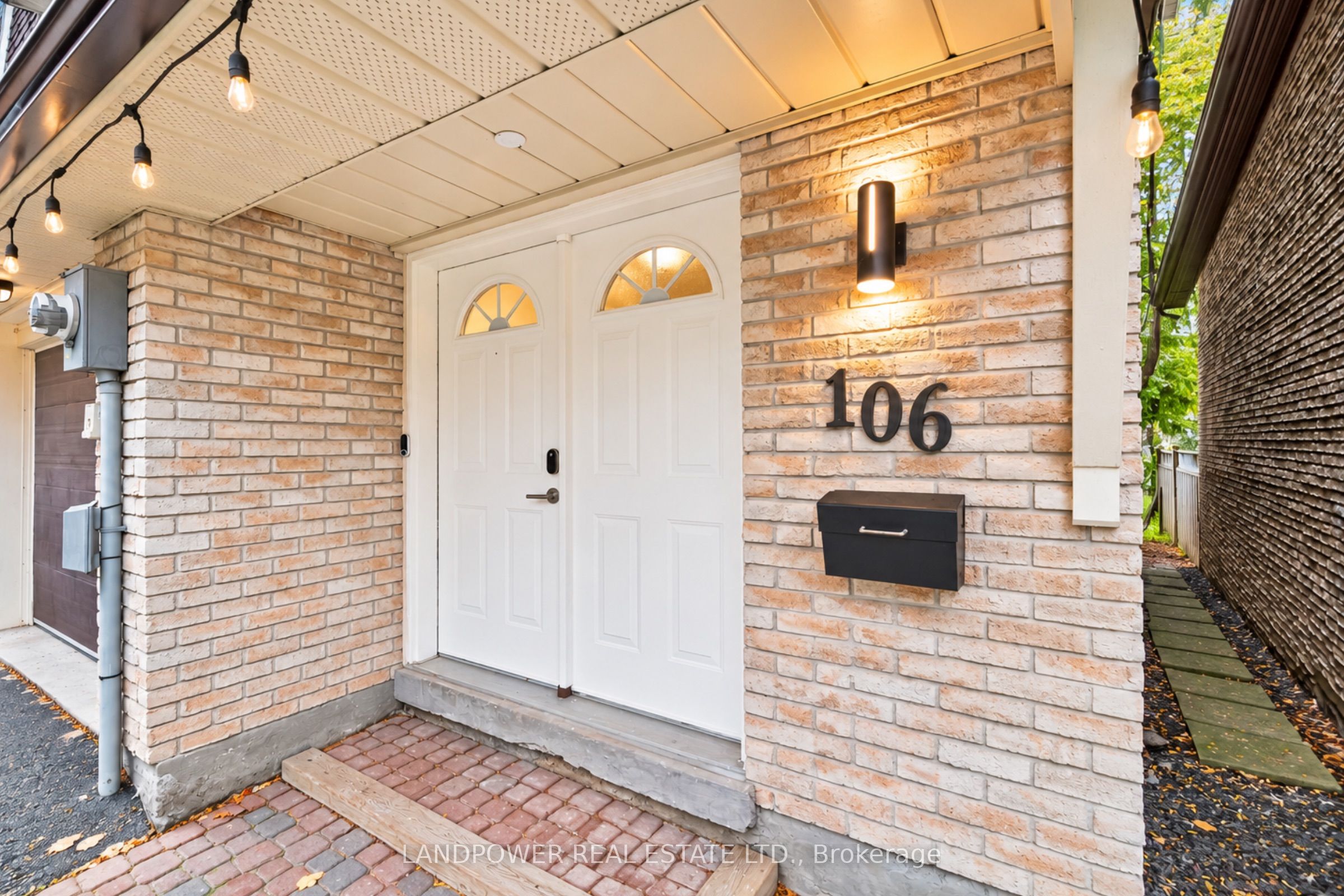 106 Poplar Crescent Property Photo 2
