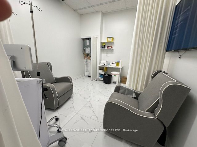 7163 Yonge Street 102 Property Photo 9