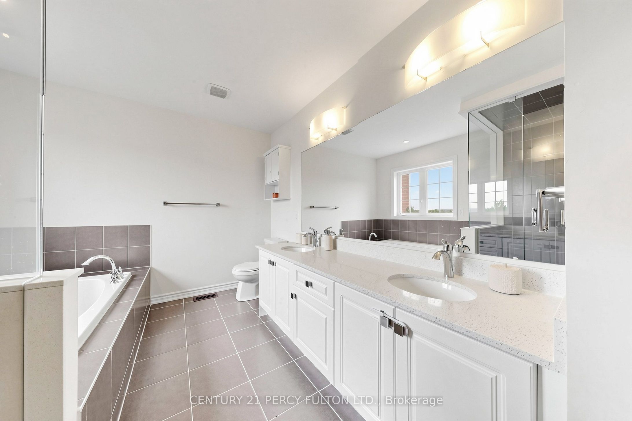 166 Ferragine Crescent Property Photo 23