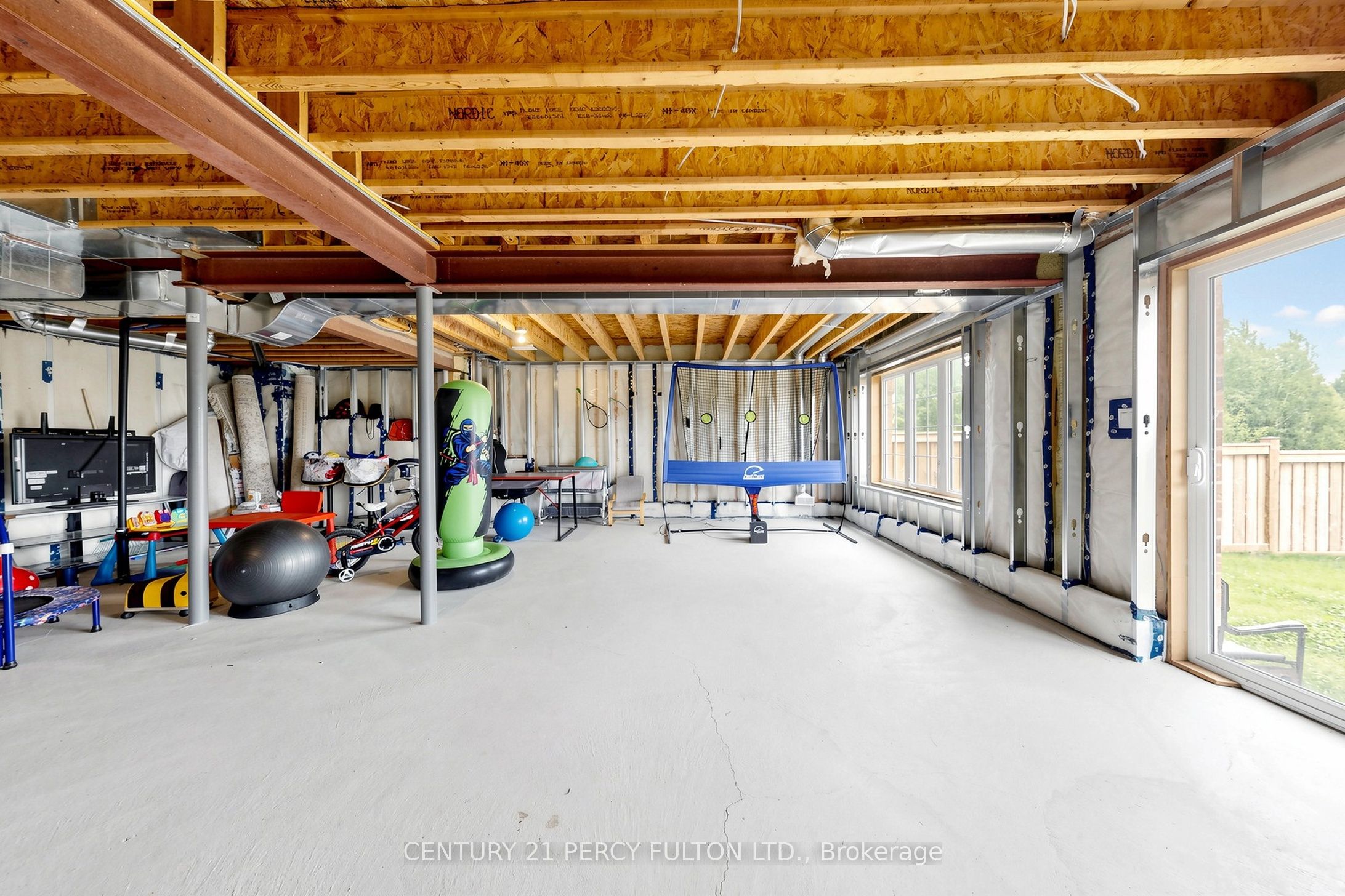 166 Ferragine Crescent Property Photo 31