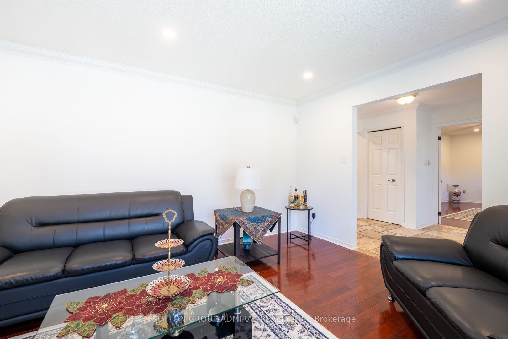 284 Murray Drive Property Photo 7