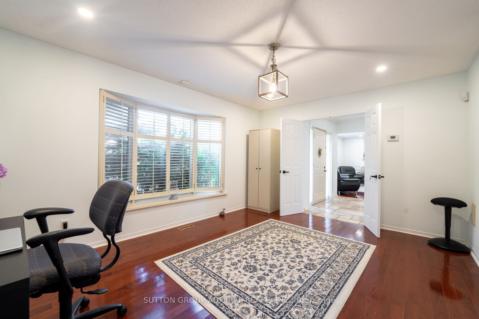 284 Murray Drive Property Photo 9