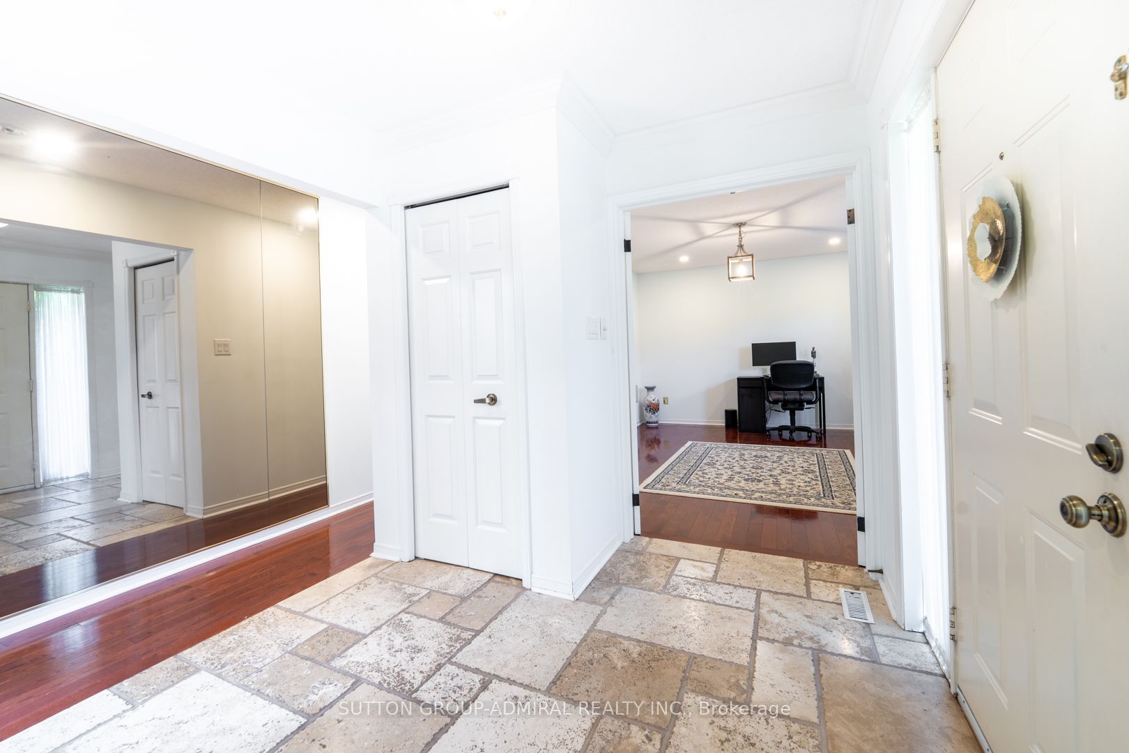 284 Murray Drive Property Photo 10