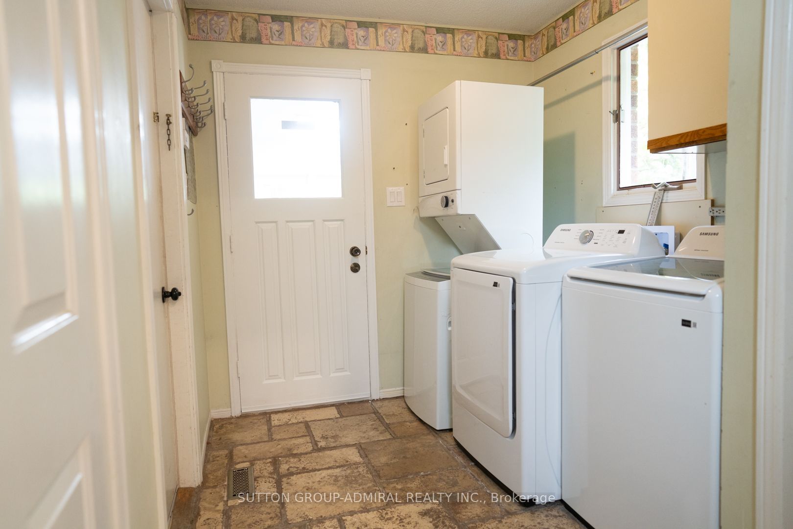284 Murray Drive Property Photo 20