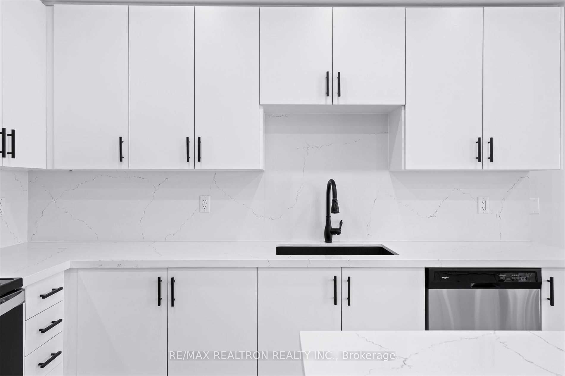 1172 Peelar Crescent Property Photo 9