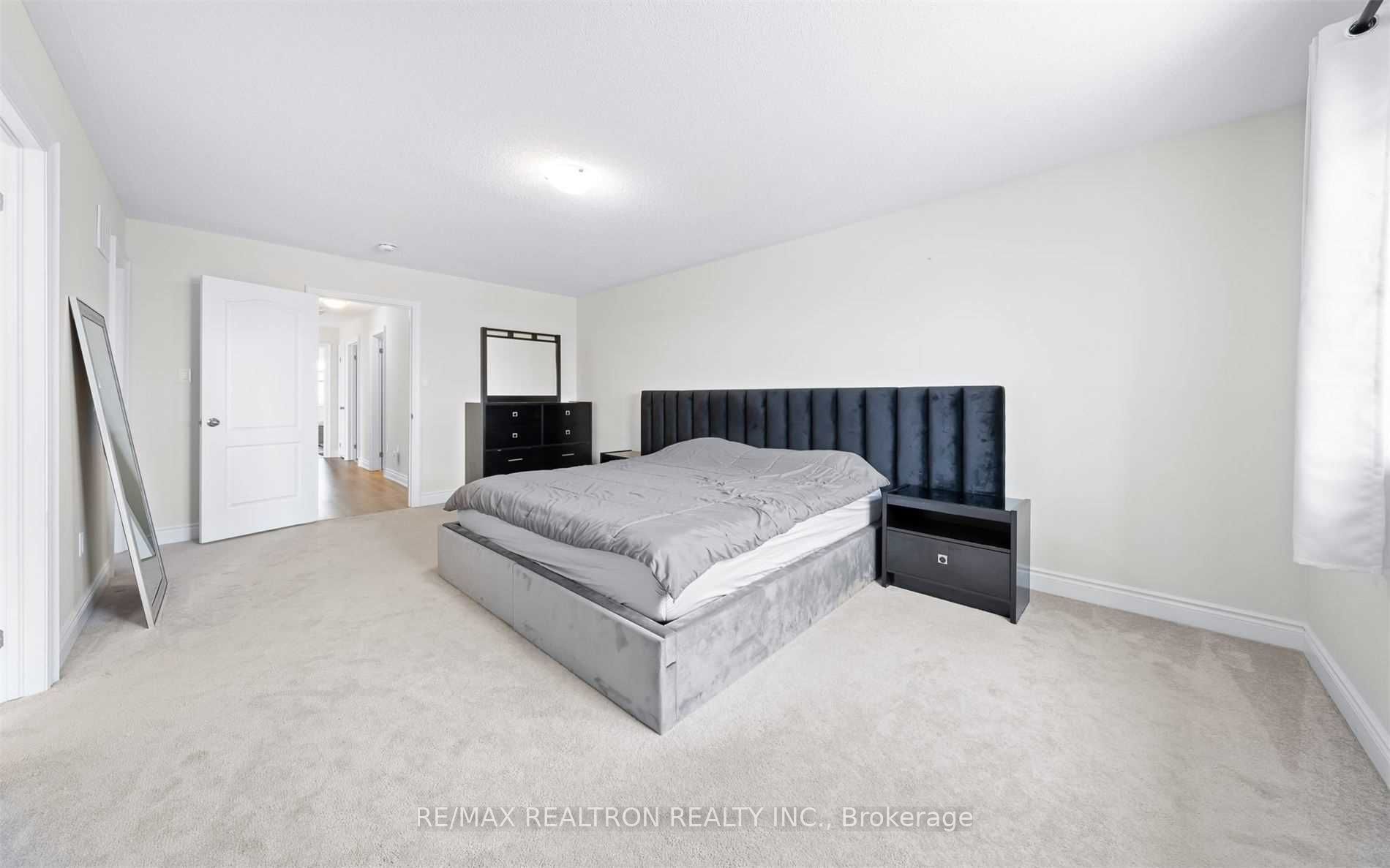 1172 Peelar Crescent Property Photo 13