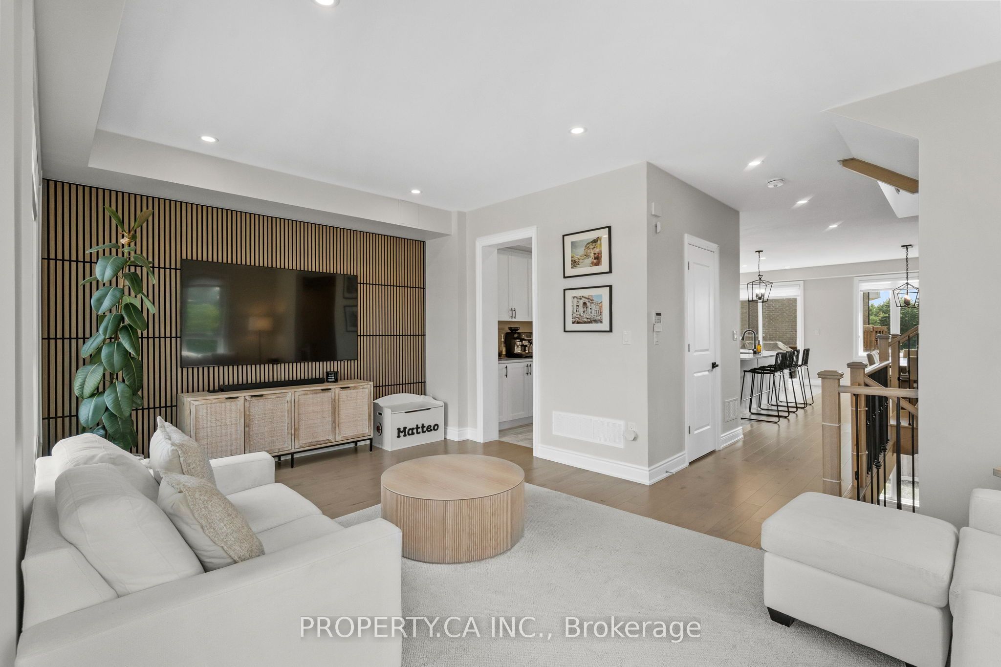 556 New England Court Property Photo 3