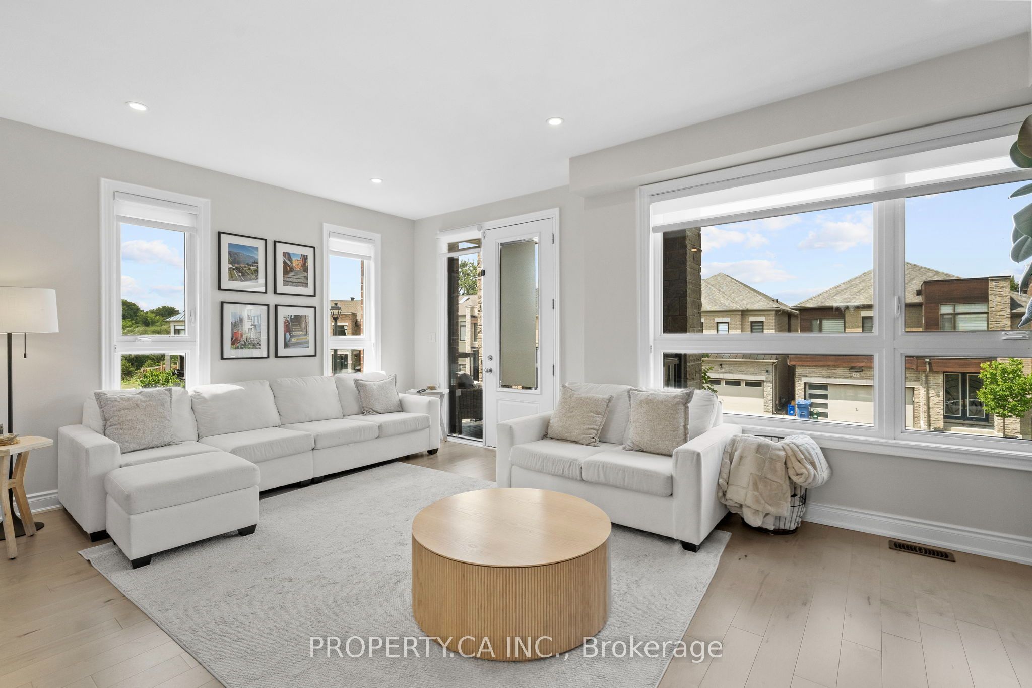 556 New England Court Property Photo 6