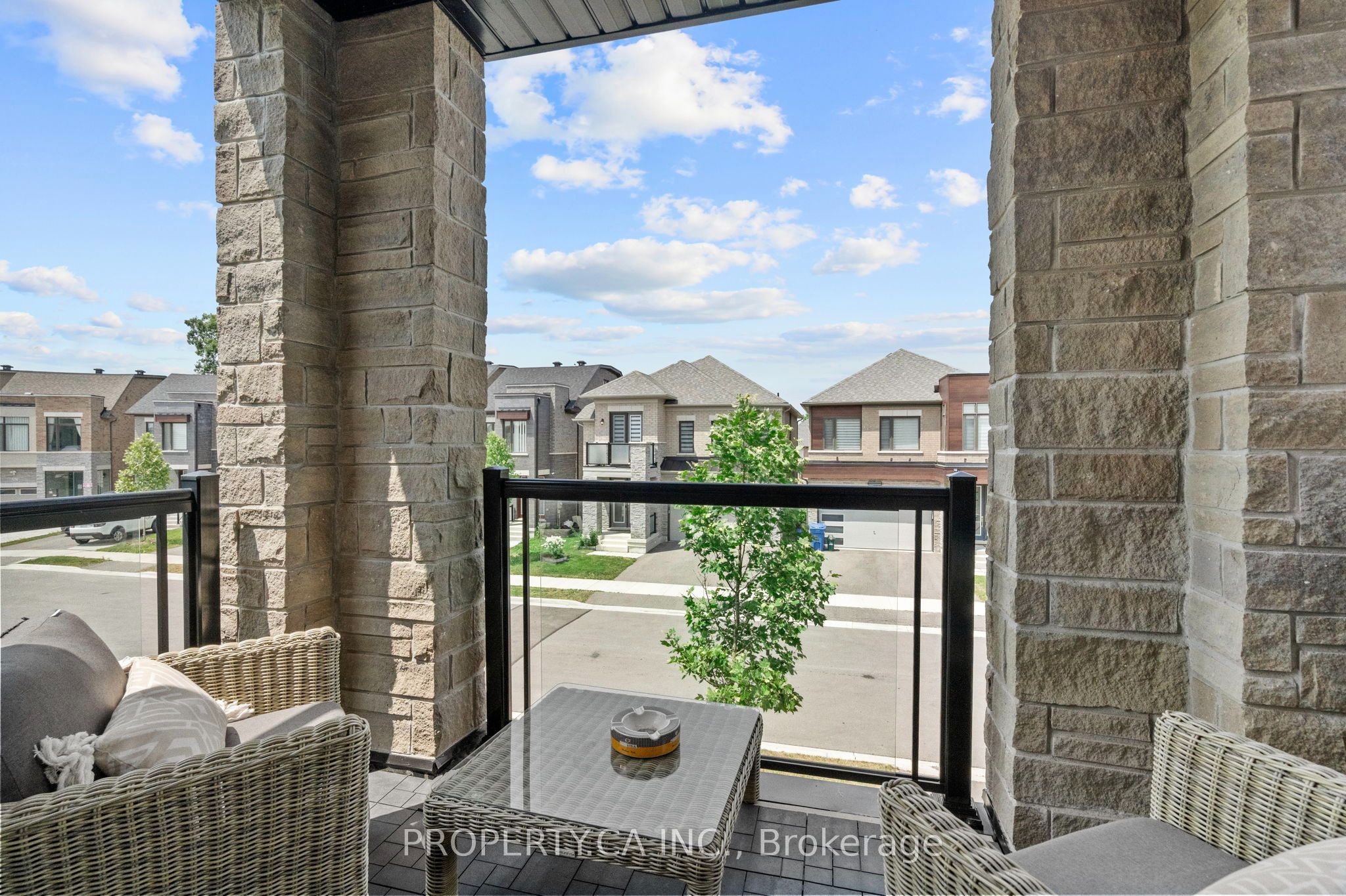 556 New England Court Property Photo 7