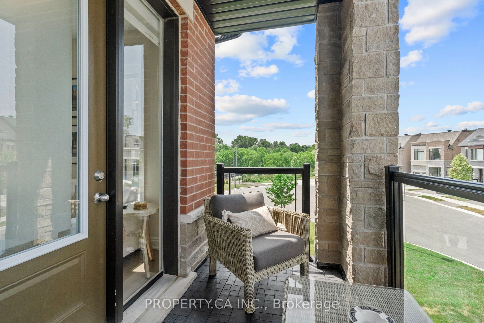 556 New England Court Property Photo 8