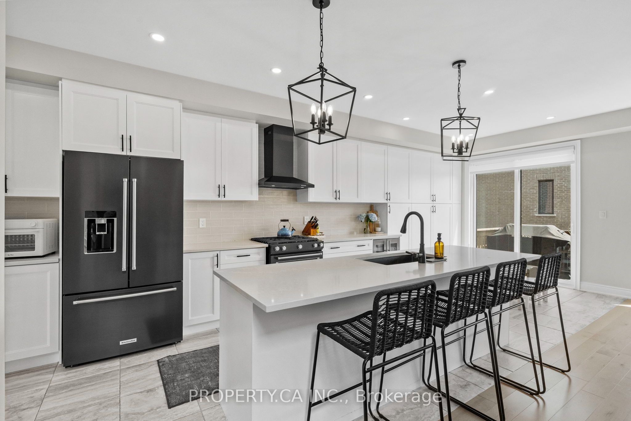 556 New England Court Property Photo 9