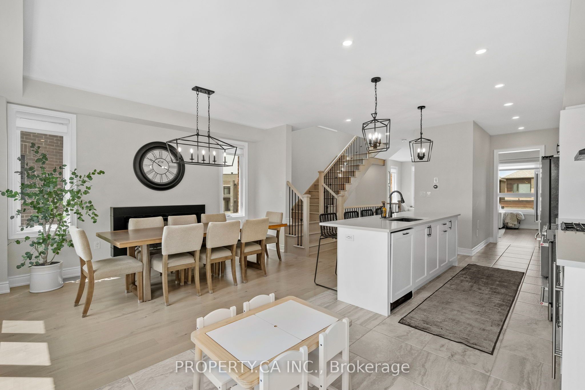 556 New England Court Property Photo 11