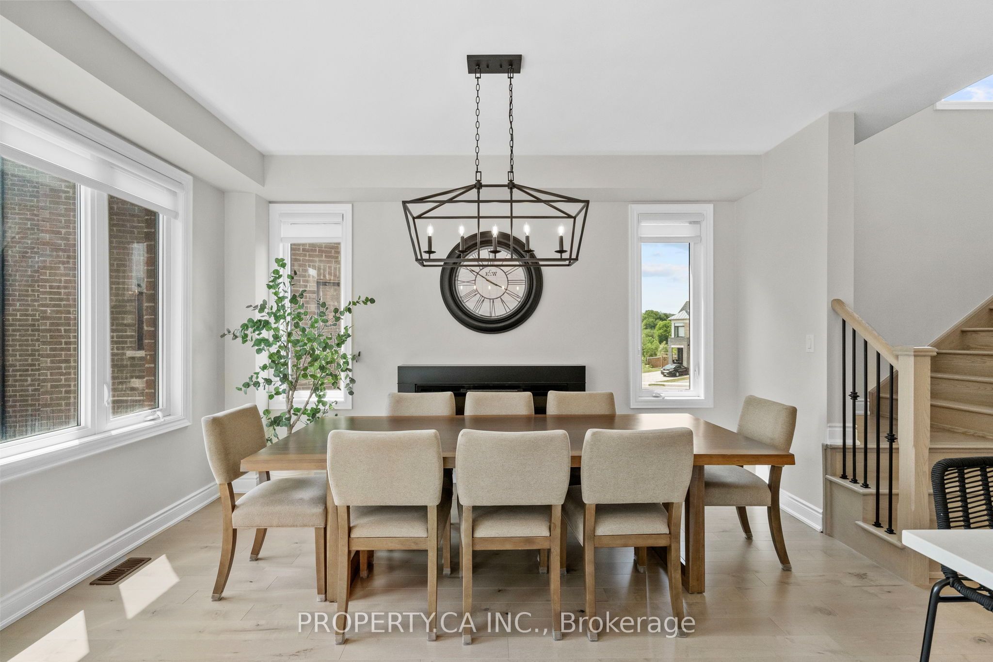 556 New England Court Property Photo 12