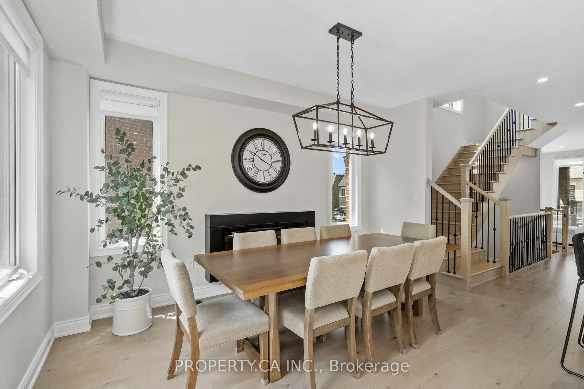 556 New England Court Property Photo 13