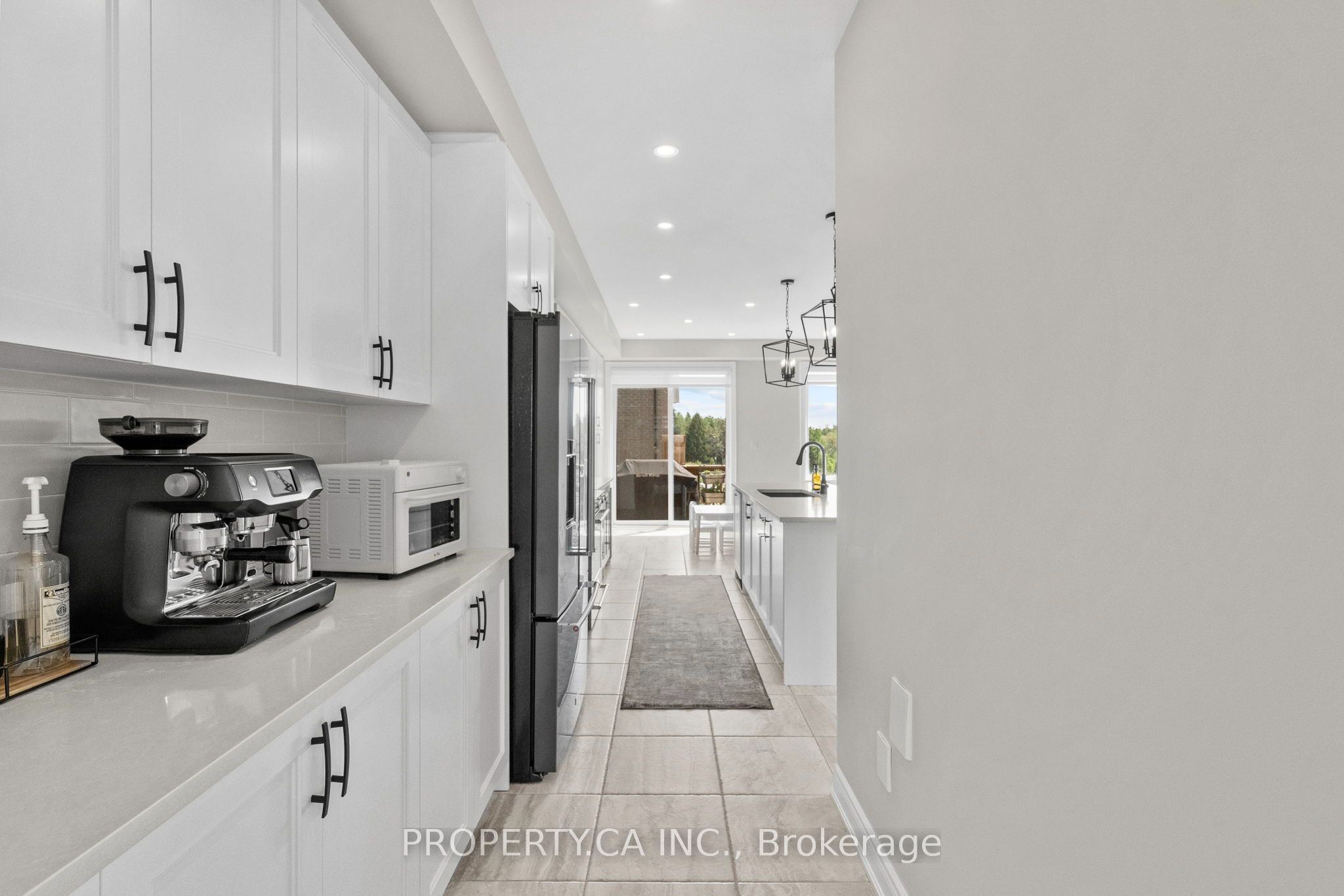 556 New England Court Property Photo 16