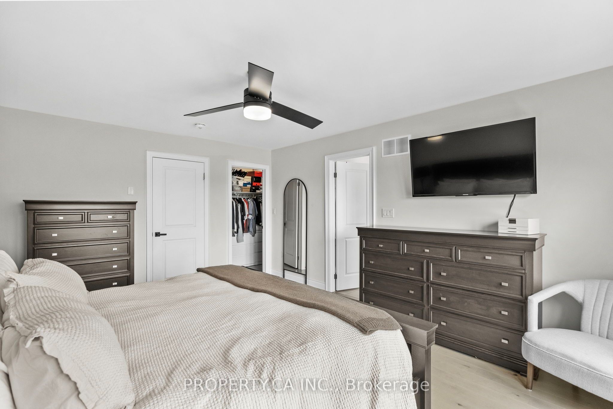 556 New England Court Property Photo 21