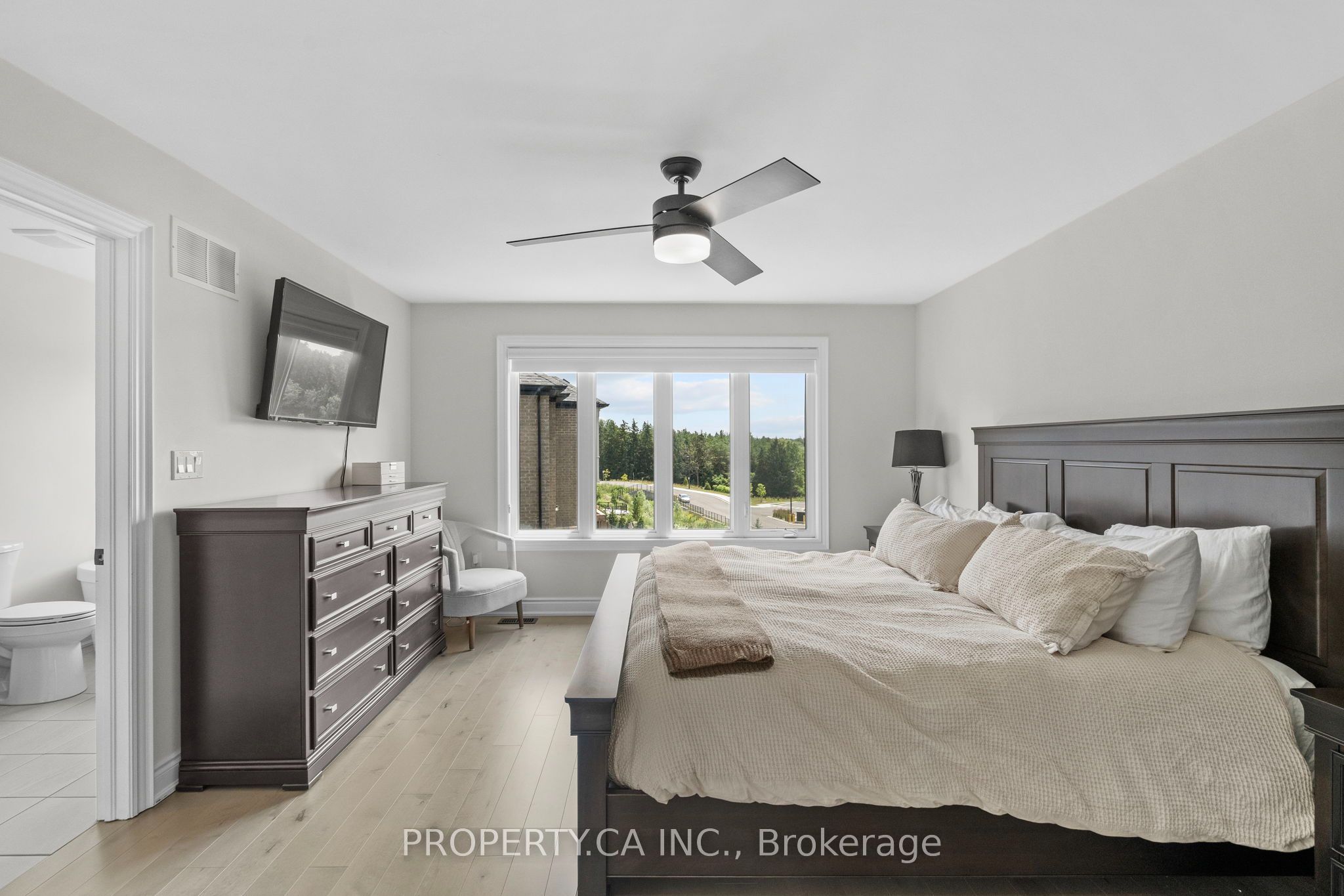556 New England Court Property Photo 22