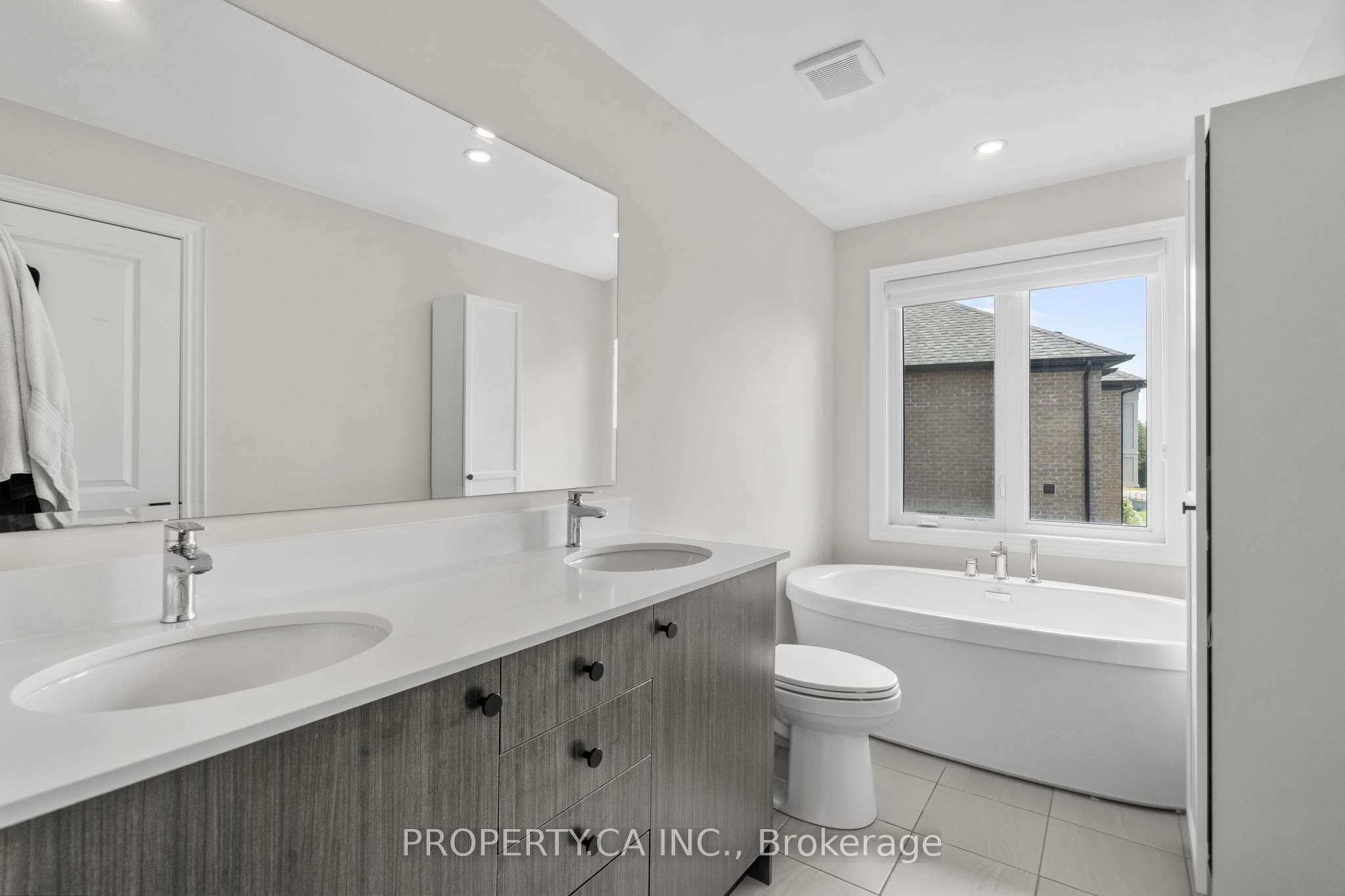 556 New England Court Property Photo 23
