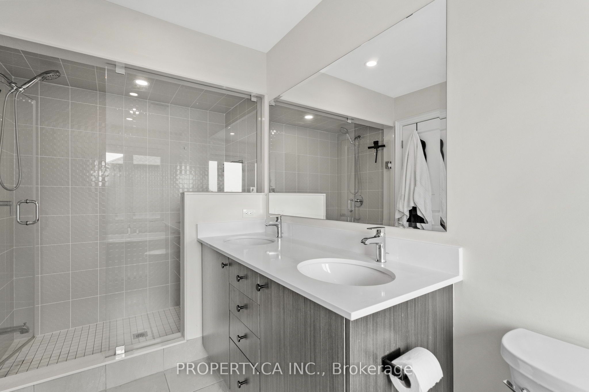 556 New England Court Property Photo 24