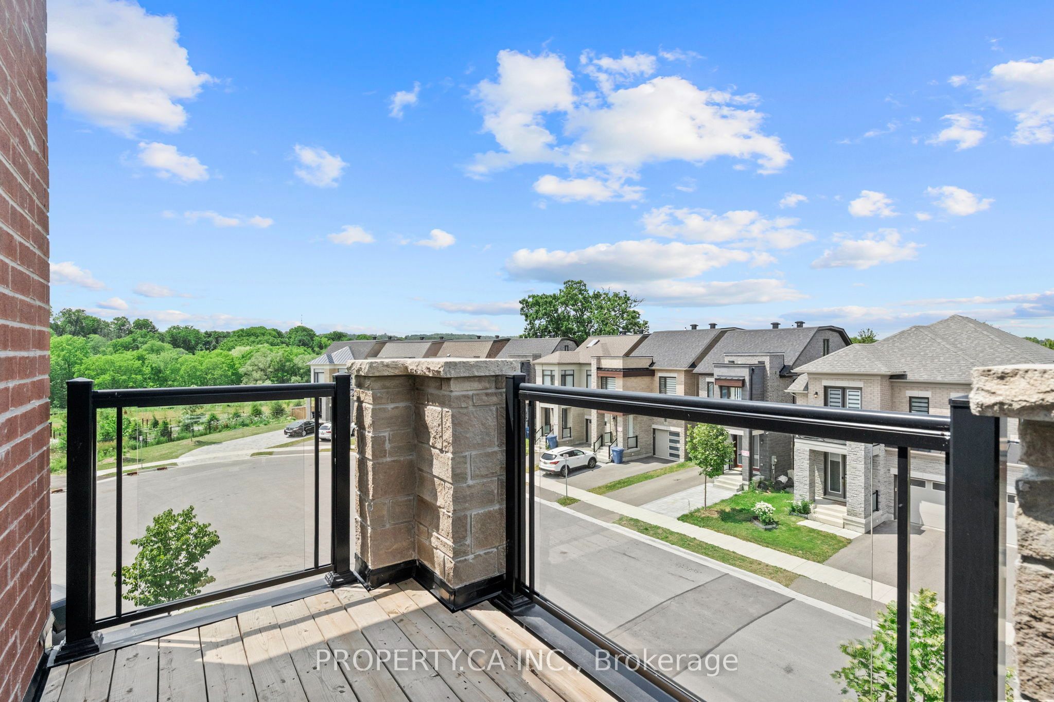 556 New England Court Property Photo 27