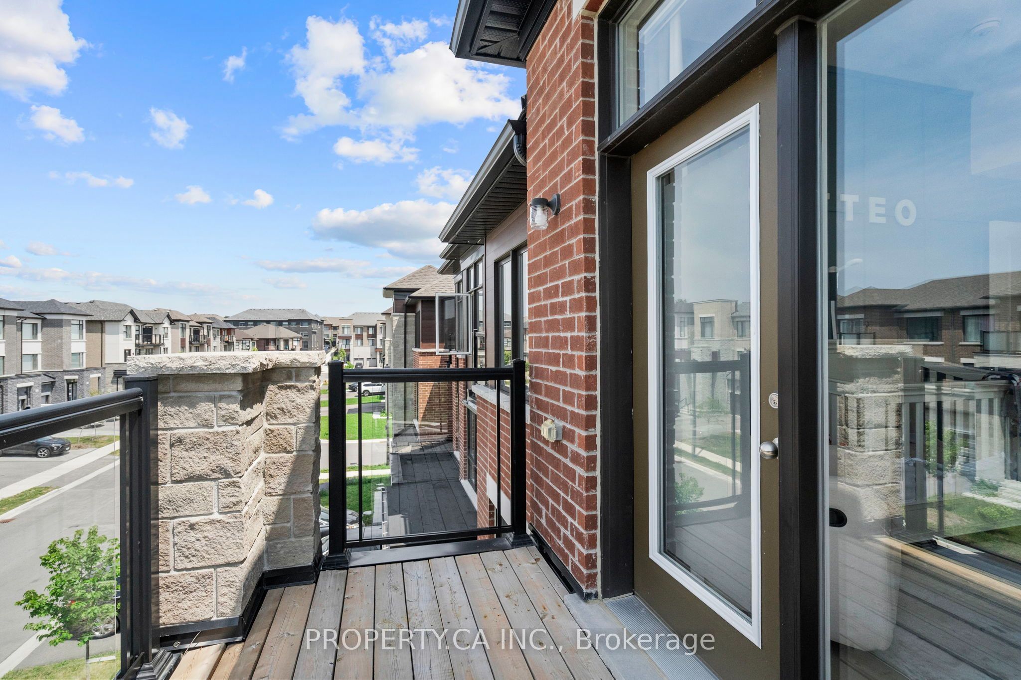 556 New England Court Property Photo 28