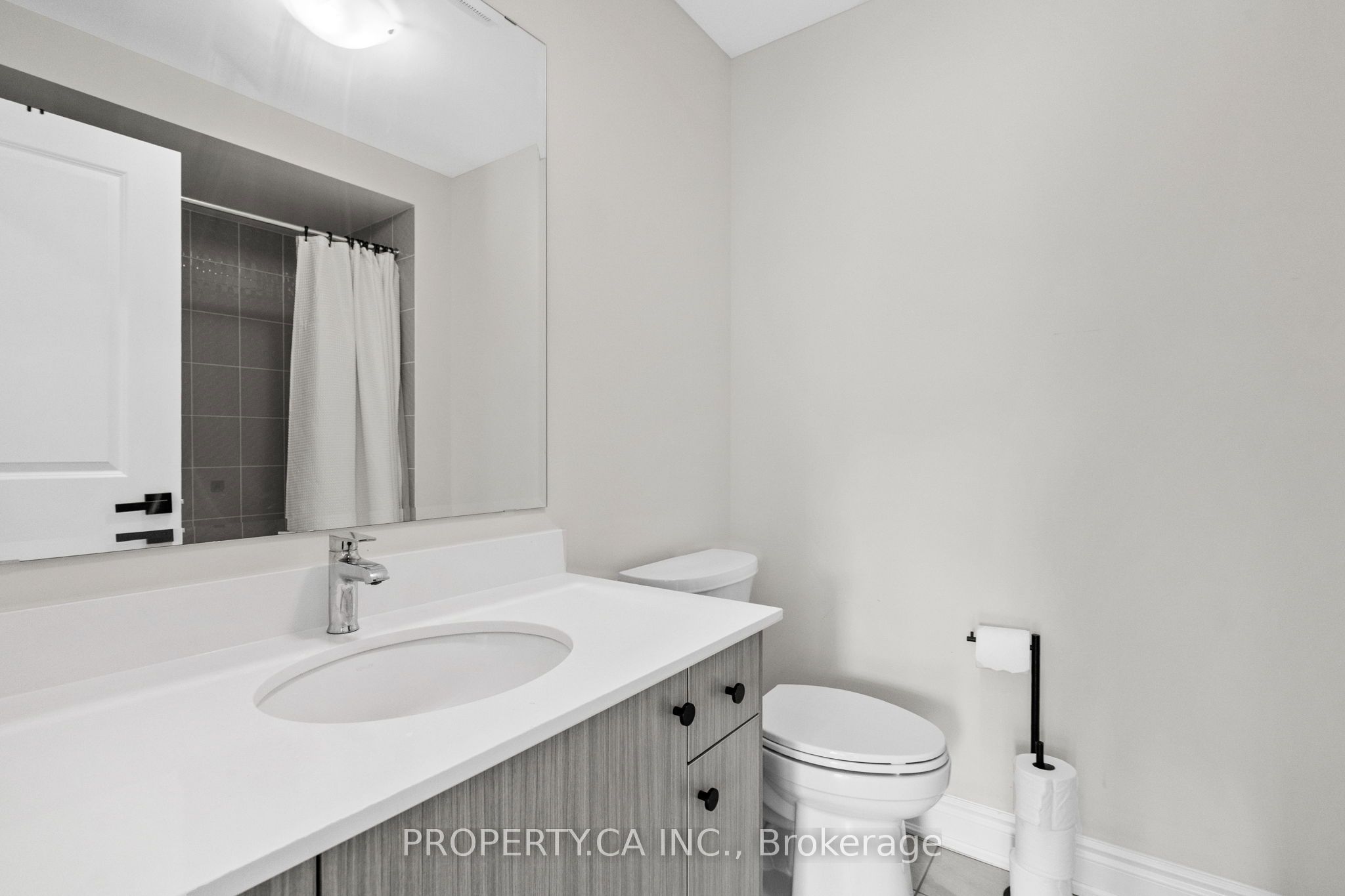 556 New England Court Property Photo 31