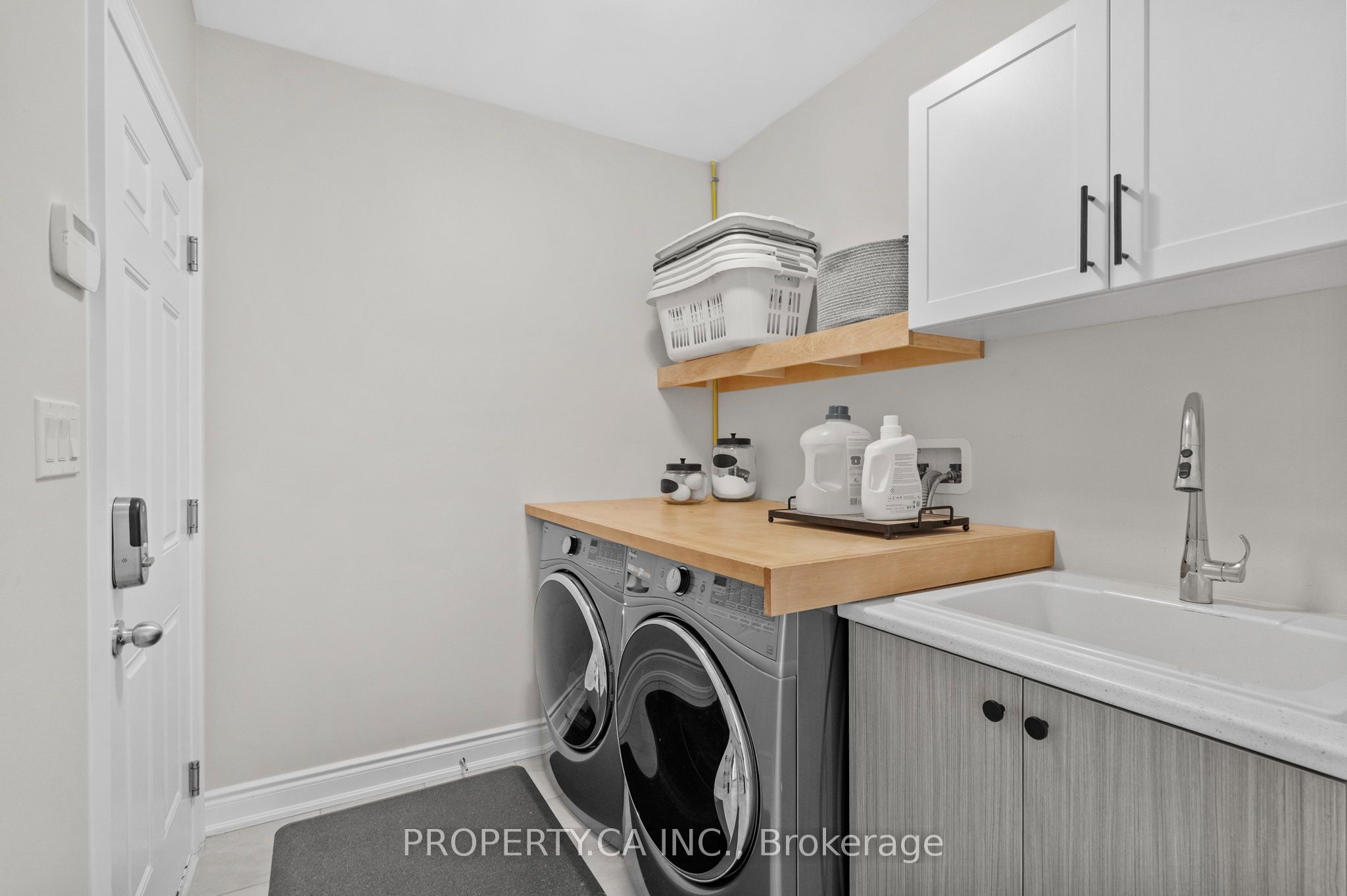 556 New England Court Property Photo 33