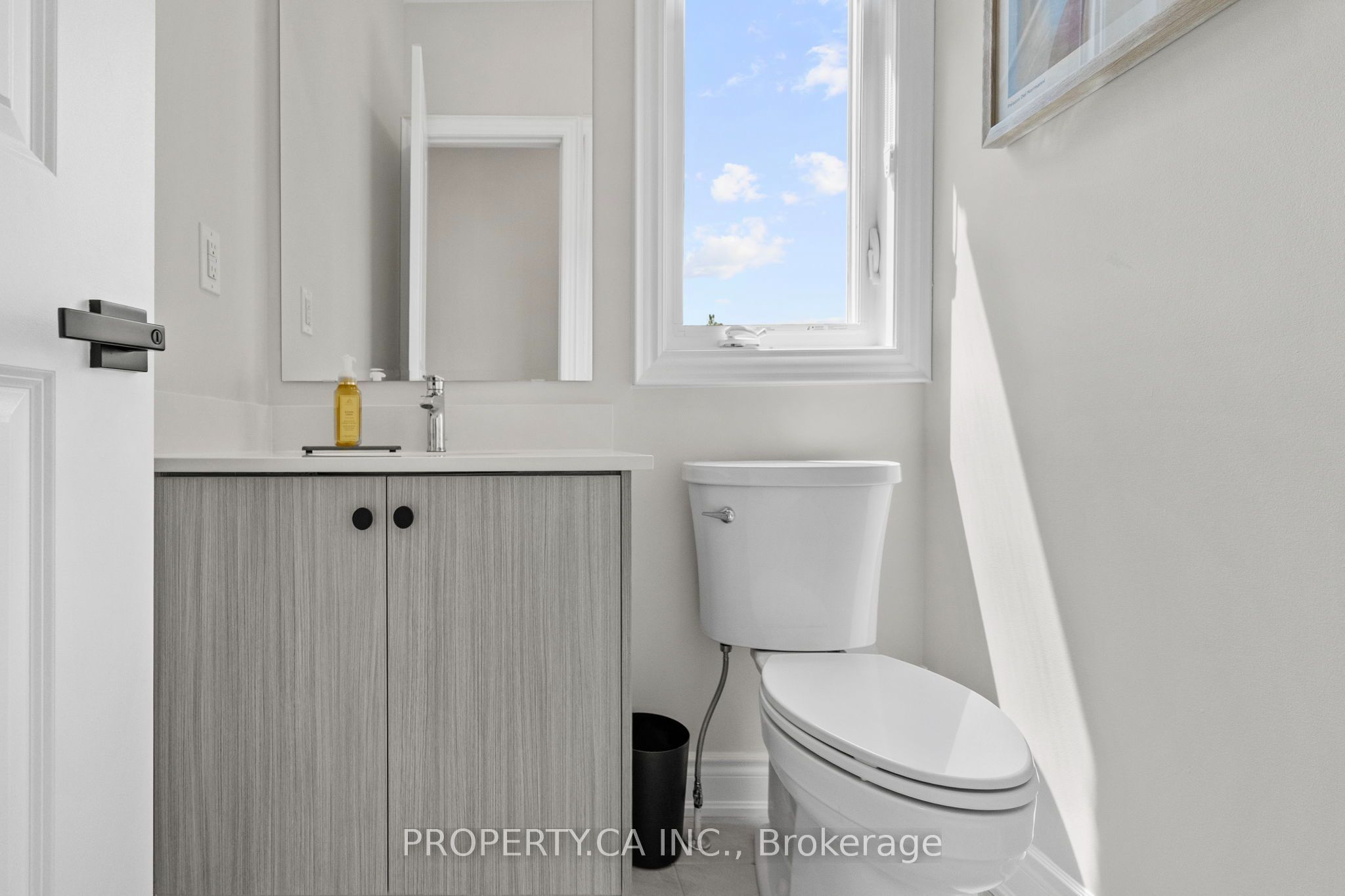 556 New England Court Property Photo 35
