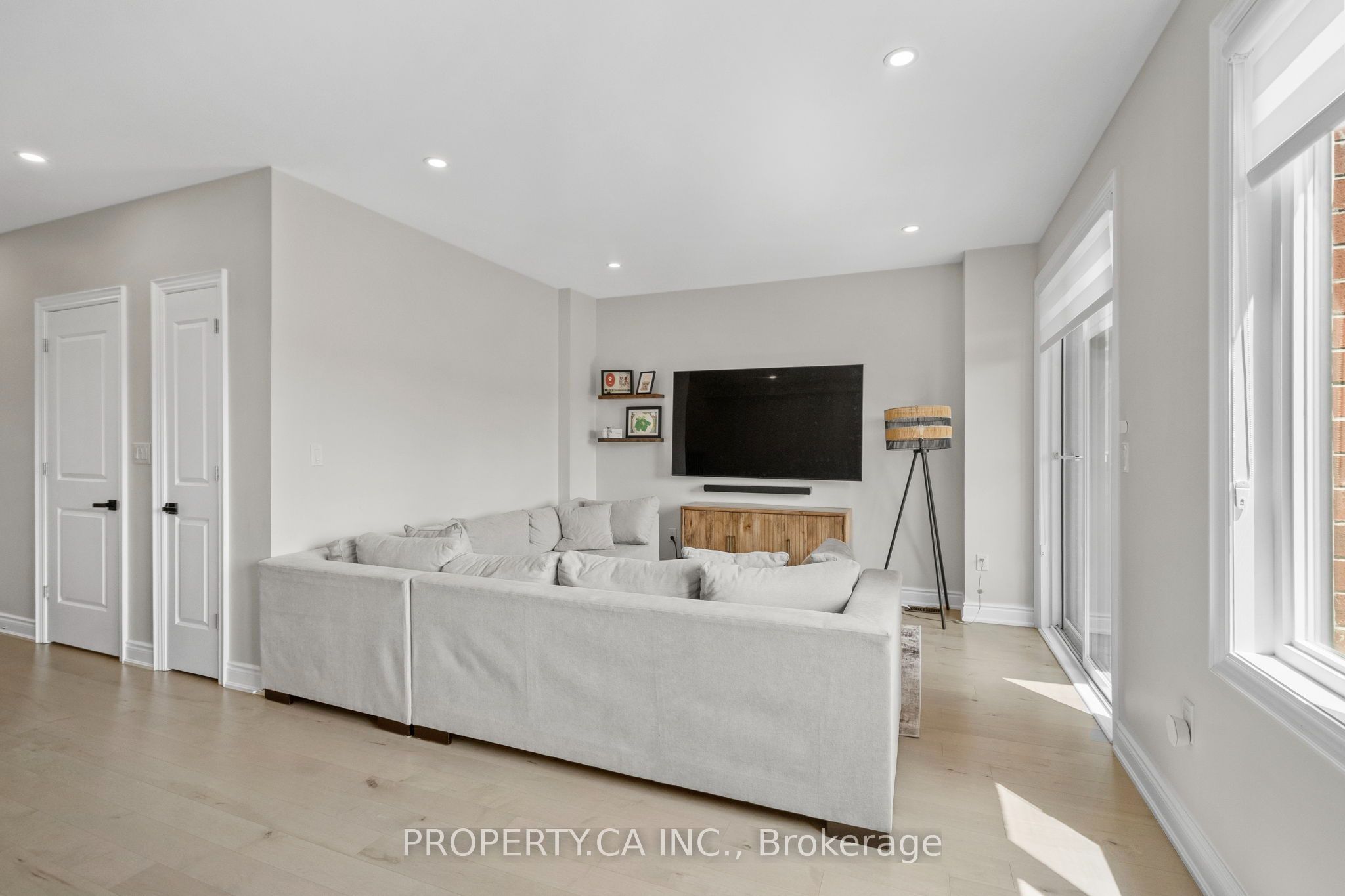 556 New England Court Property Photo 37