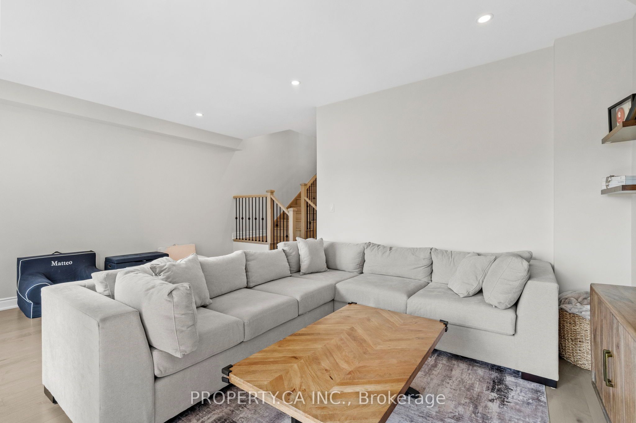 556 New England Court Property Photo 38