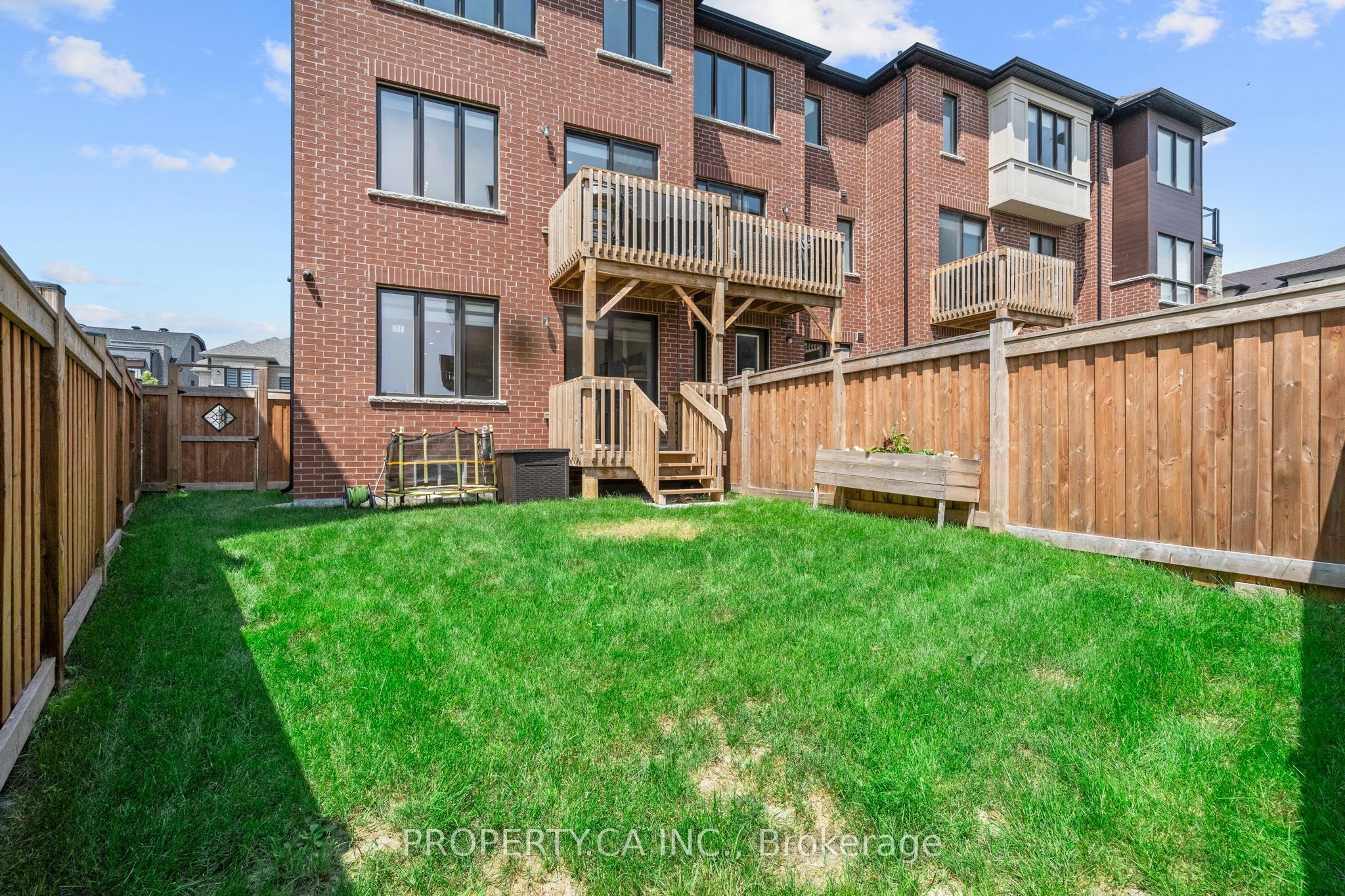 556 New England Court Property Photo 43