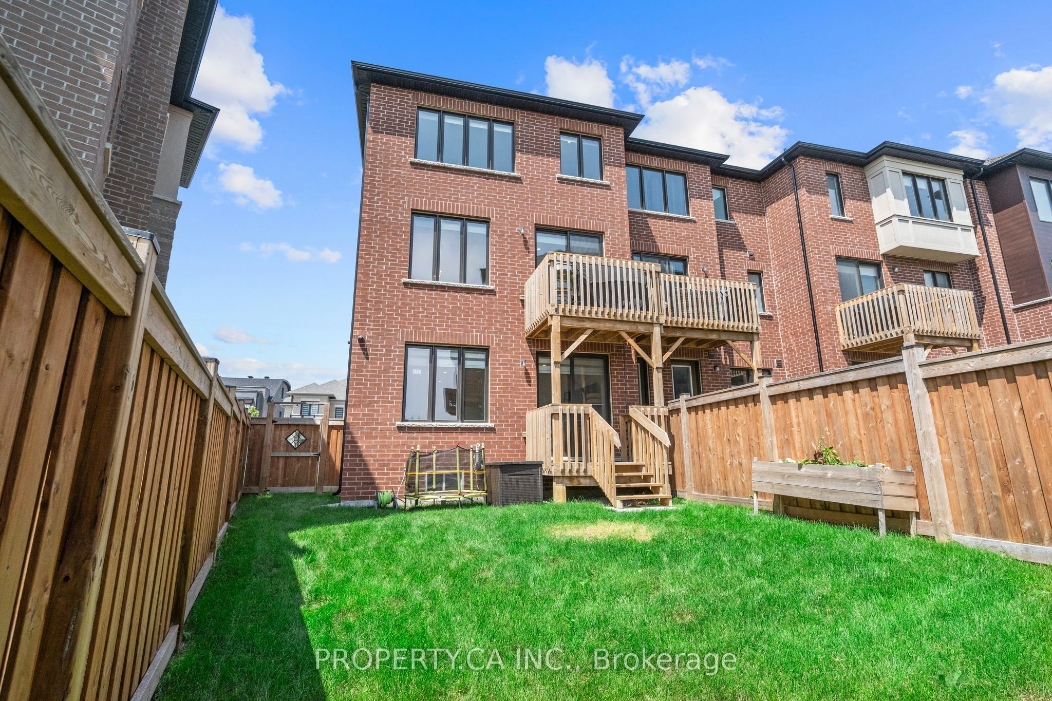 556 New England Court Property Photo 44