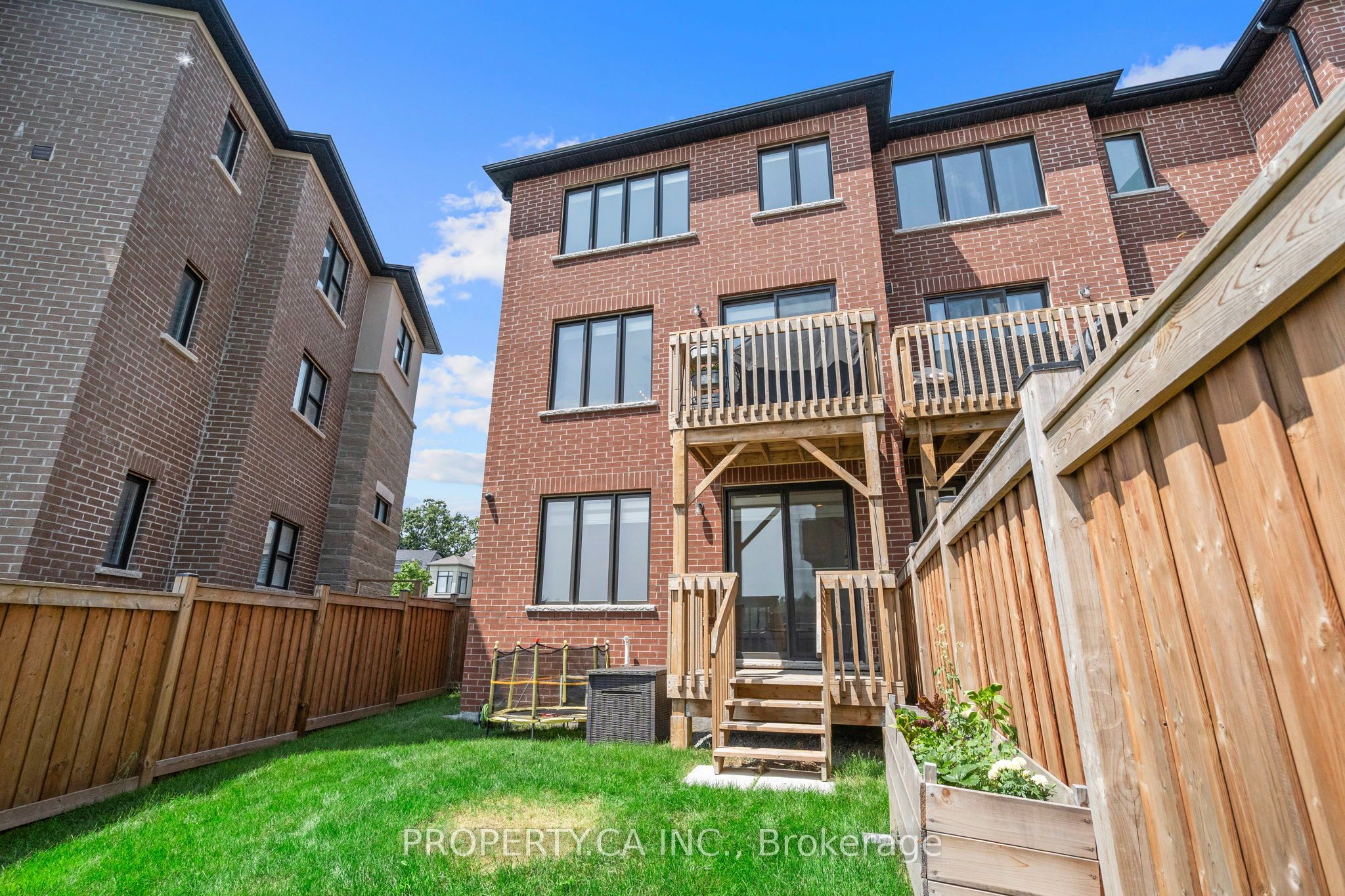 556 New England Court Property Photo 45